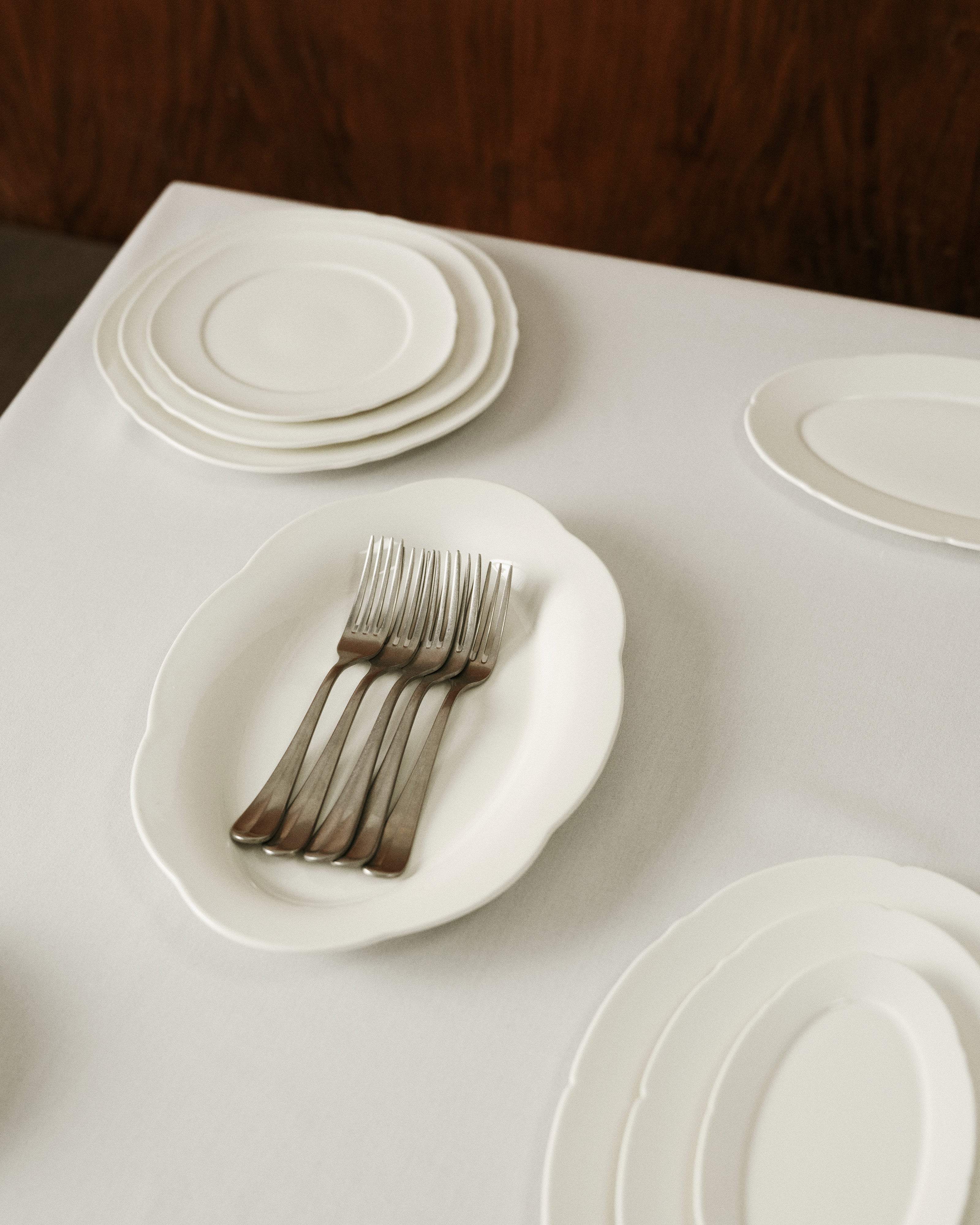 Serax Silhouette talíř hluboký oválný M bílý porcelán