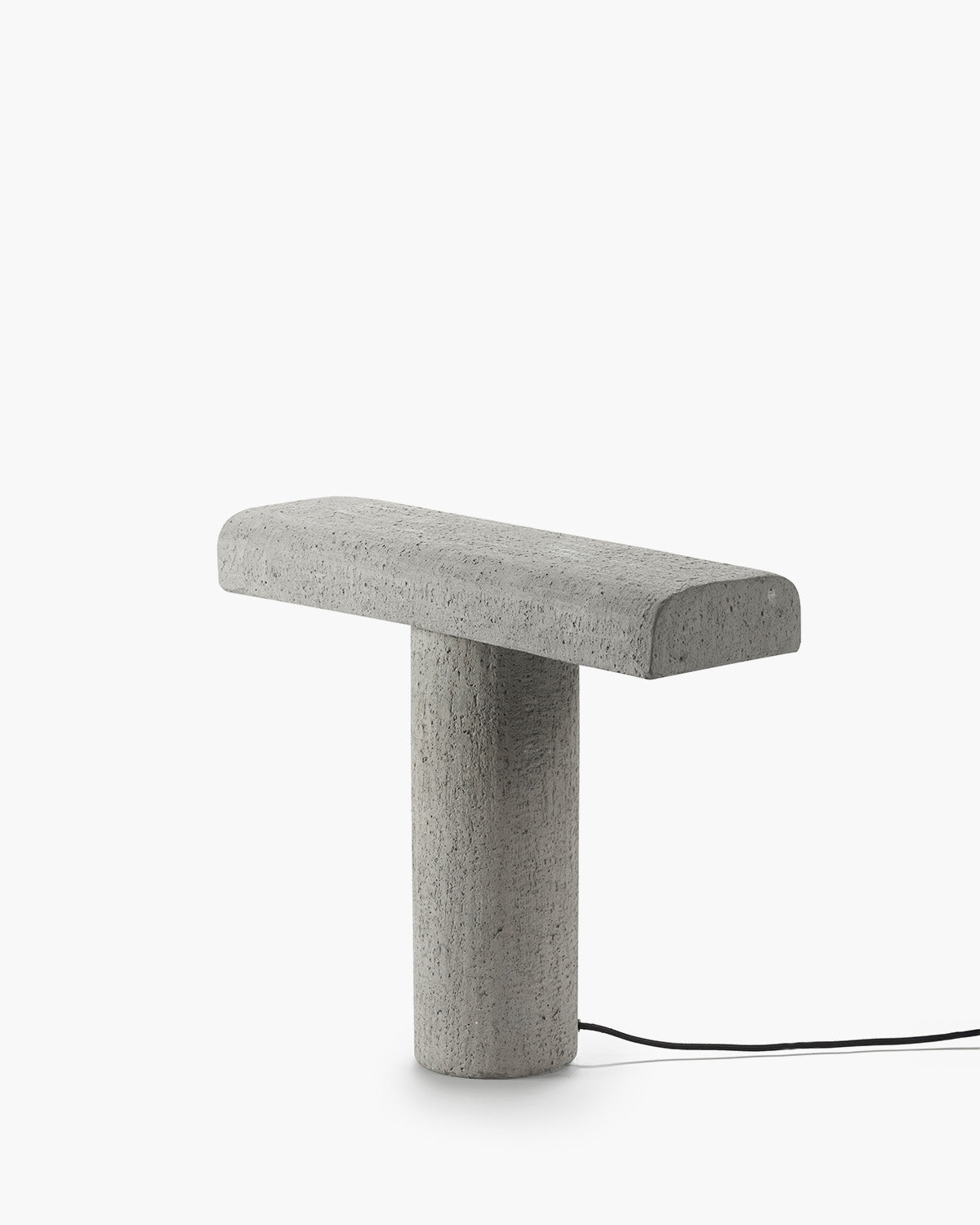Serax FCK lampa stolní cementová šedá brutalistní
