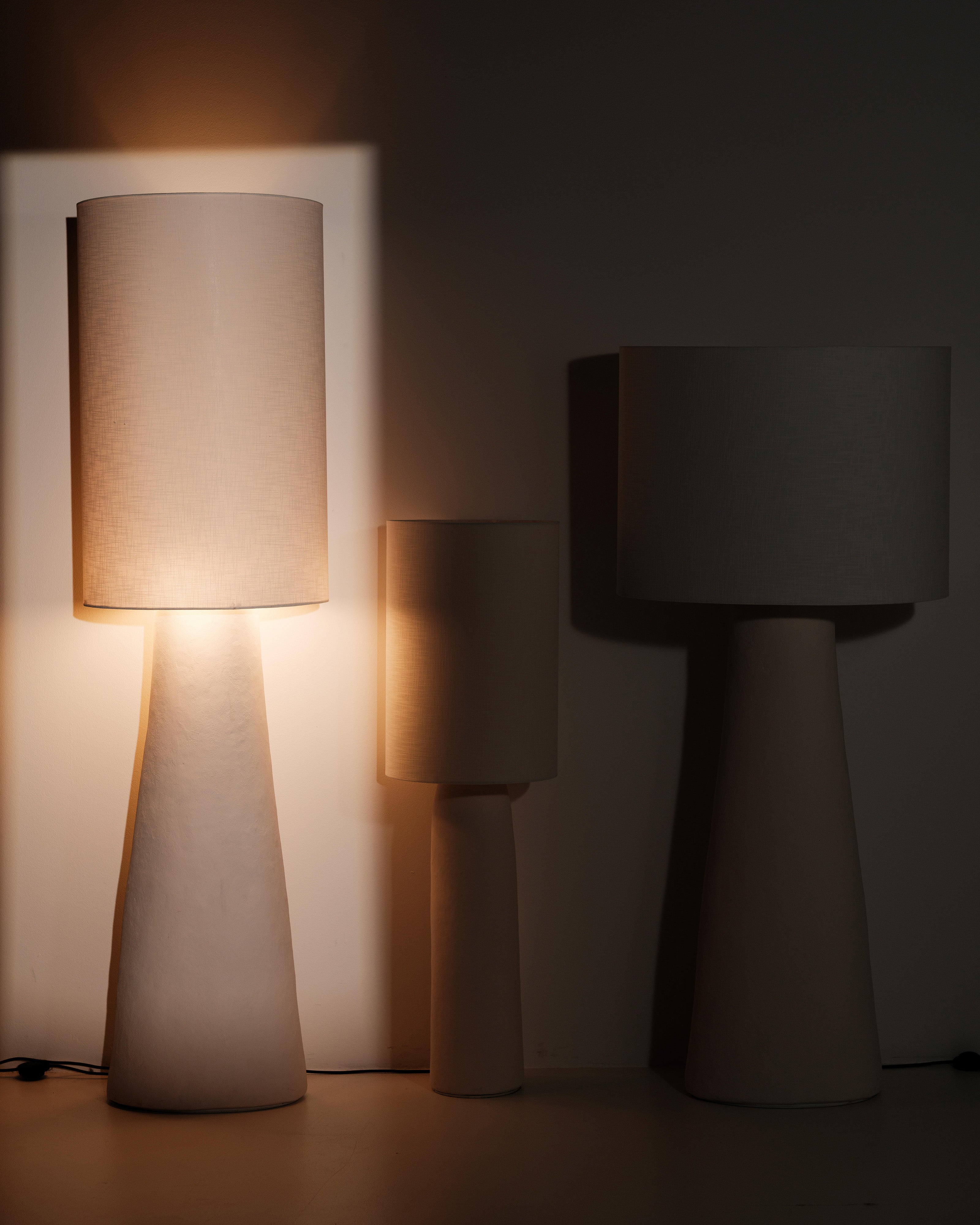 Serax Earth 04 stojací lampa bílá papír