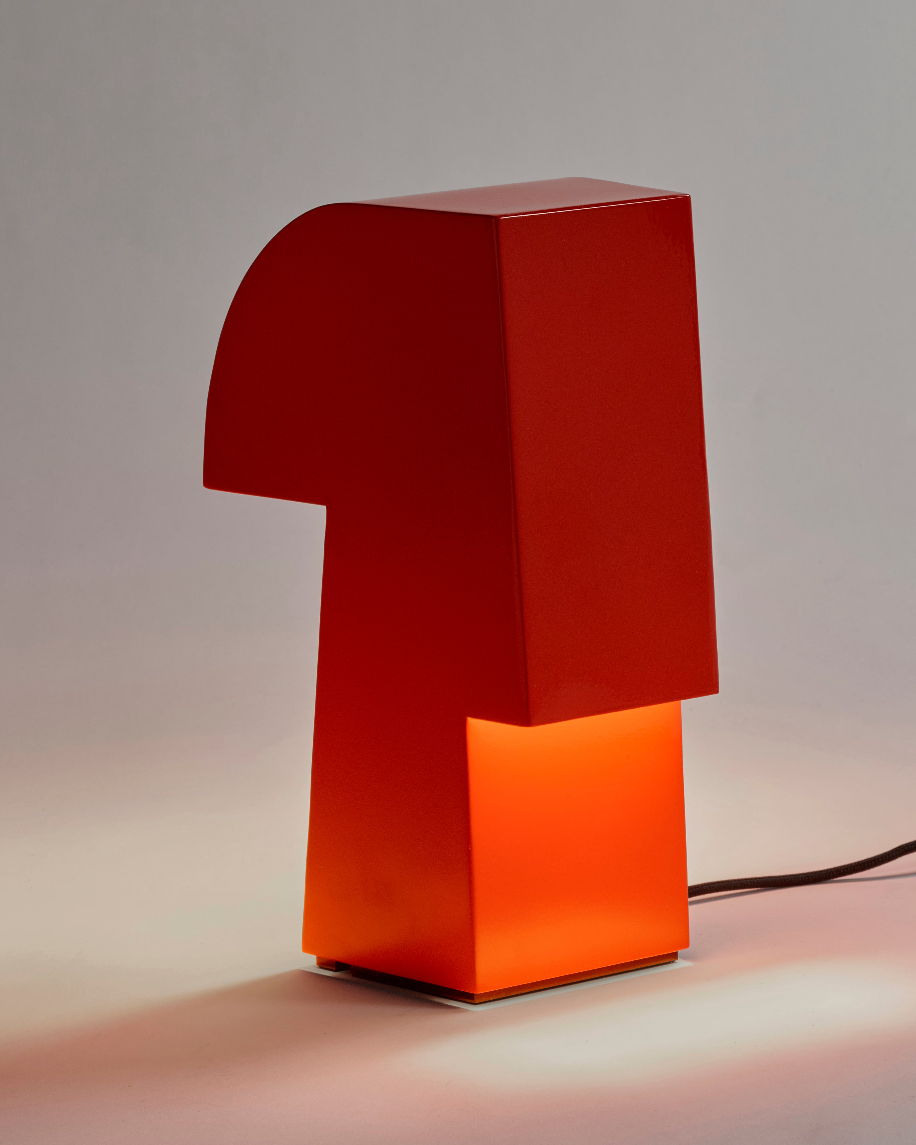 Serax Nizou stolní lampa červená kovová