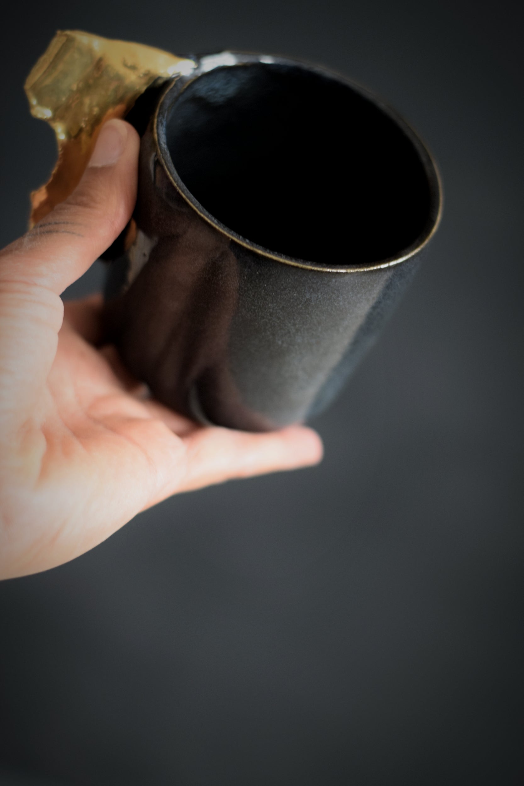 Terra Ceramics Enya hrnek 300 ml půlnoční modrá