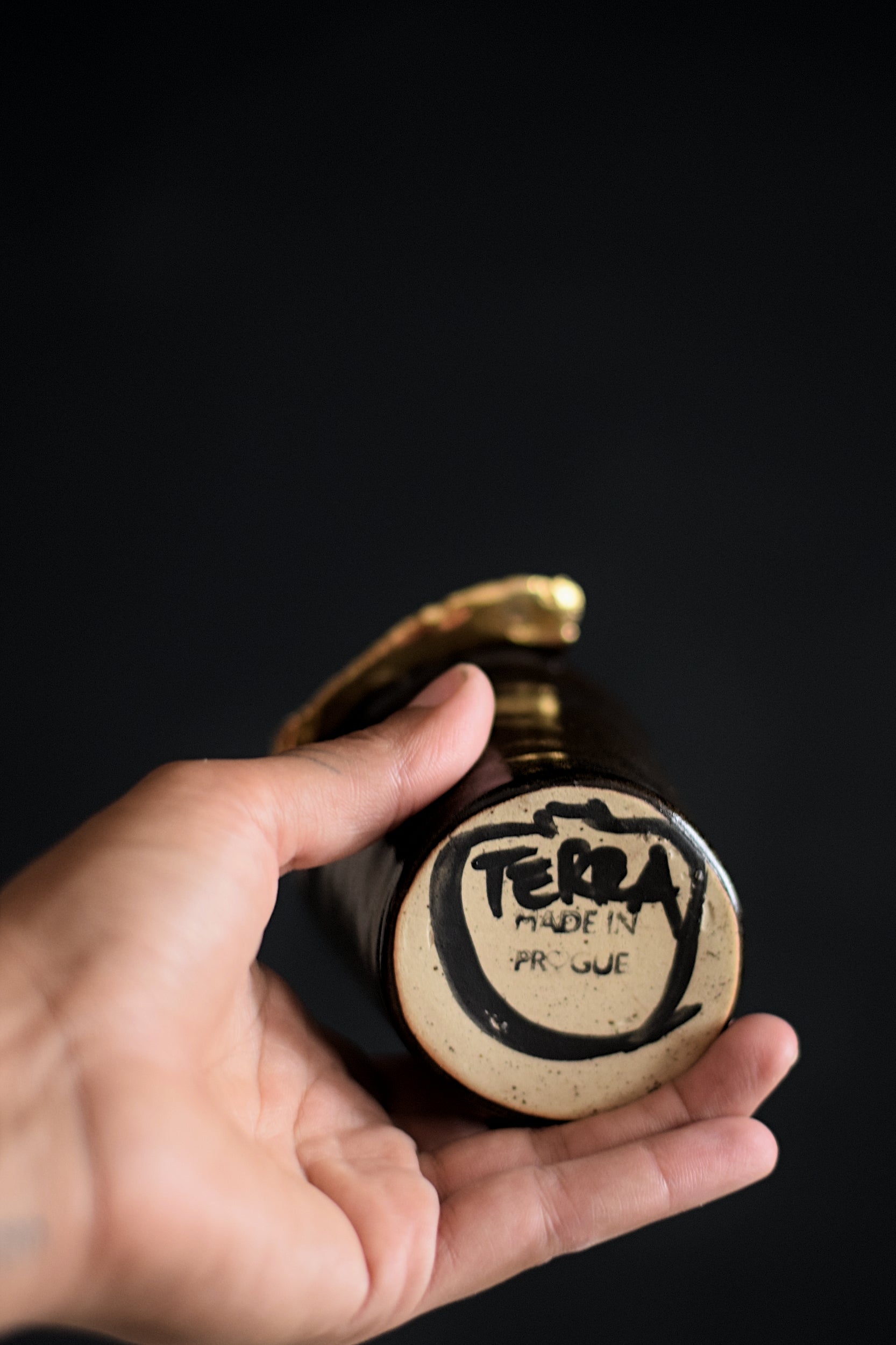 Terra Enya 150ml espresso šálek temmoku hnědá se zlatem
