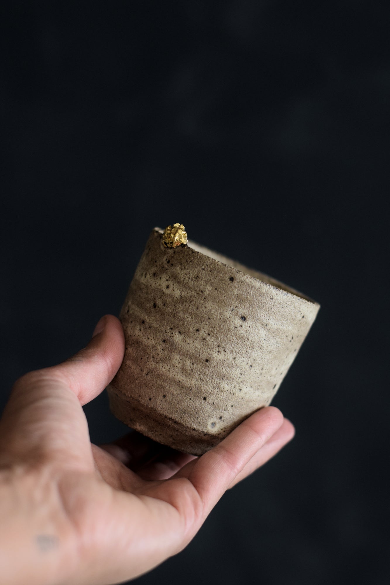 Terra Mamatchas šálek 200 ml bílá kropenatá se zlatem