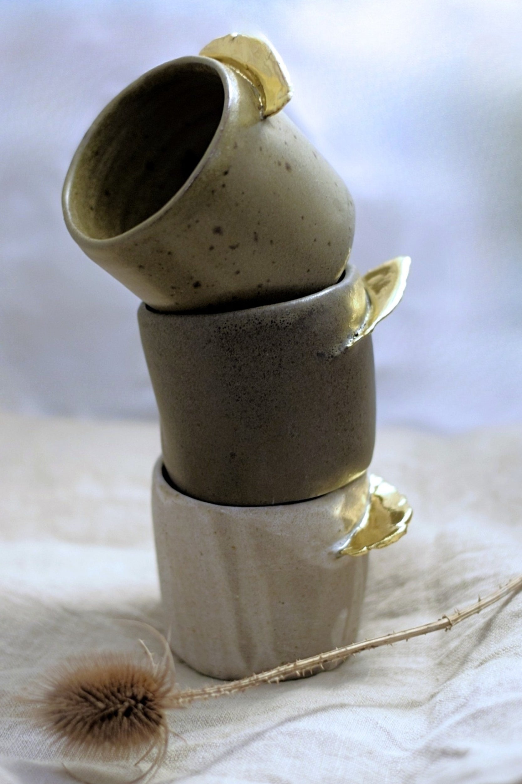 Terra Ceramics Prague Enya Moss Green hrnek 250 ml se zlatem