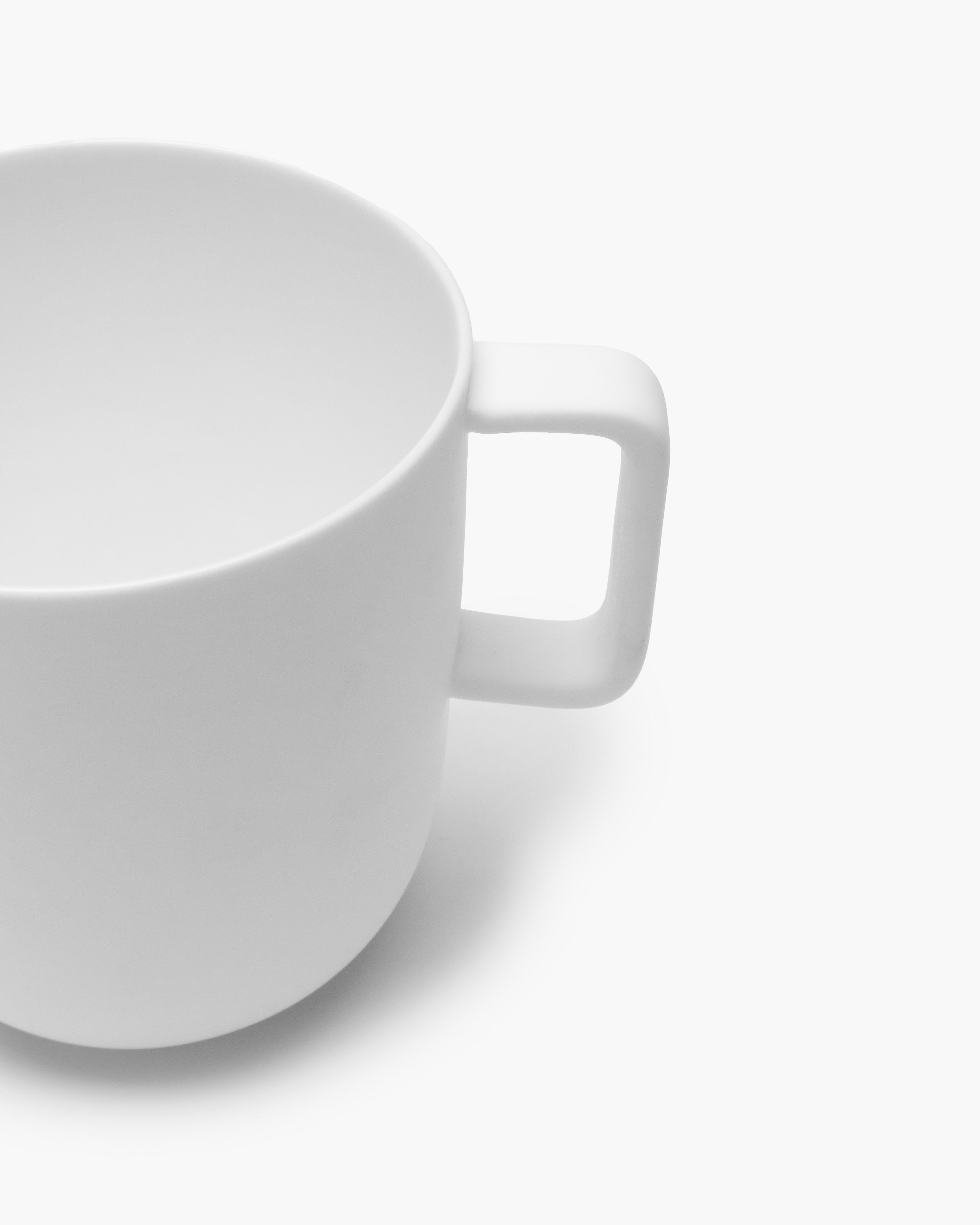 Serax Base šálek na čaj bílý kostní porcelán
