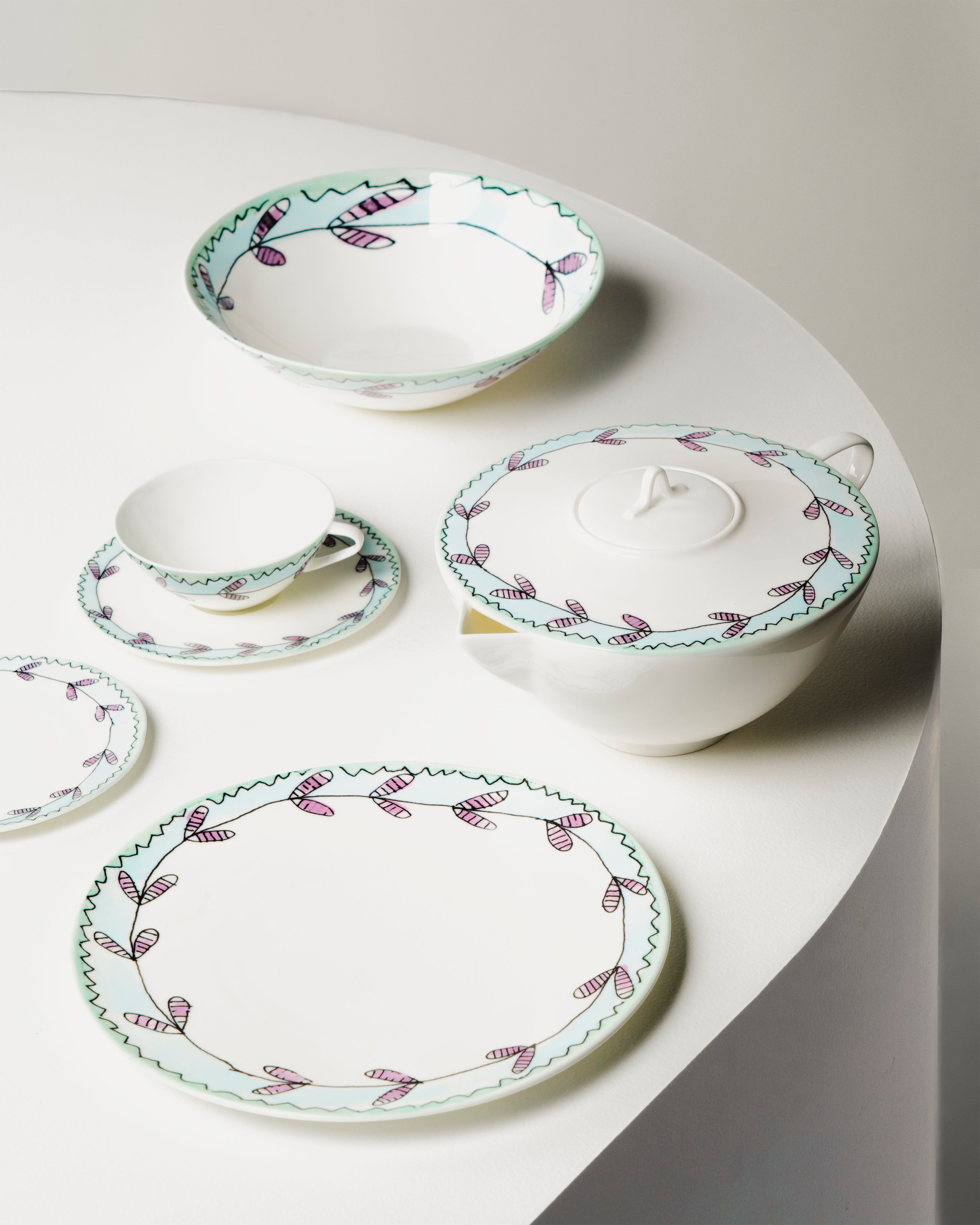 Serax Midnight Flowers Blossom miska L mléčná kostní porcelán