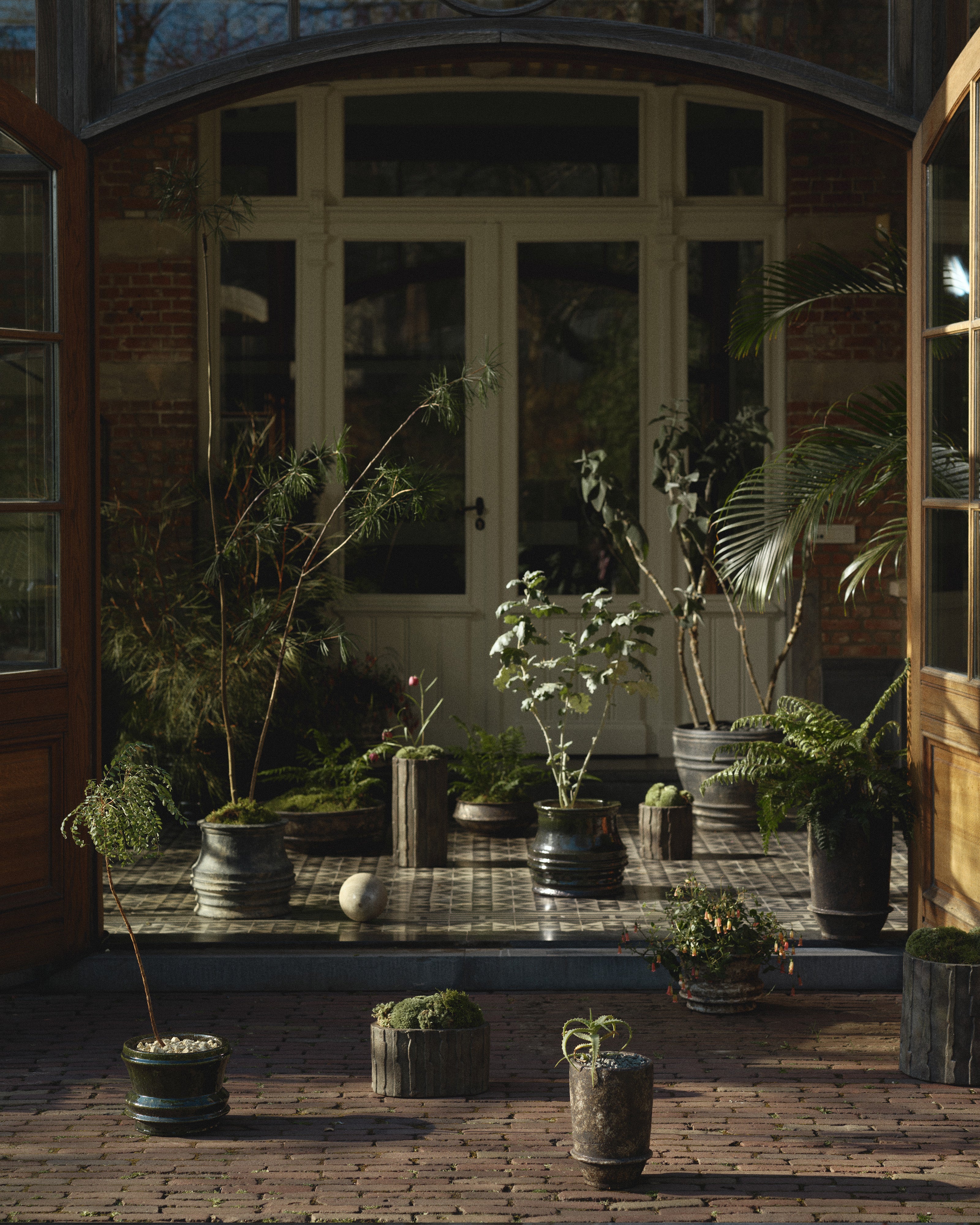 Serax Mesa Planter 01 S květináč bílohnědý keramický