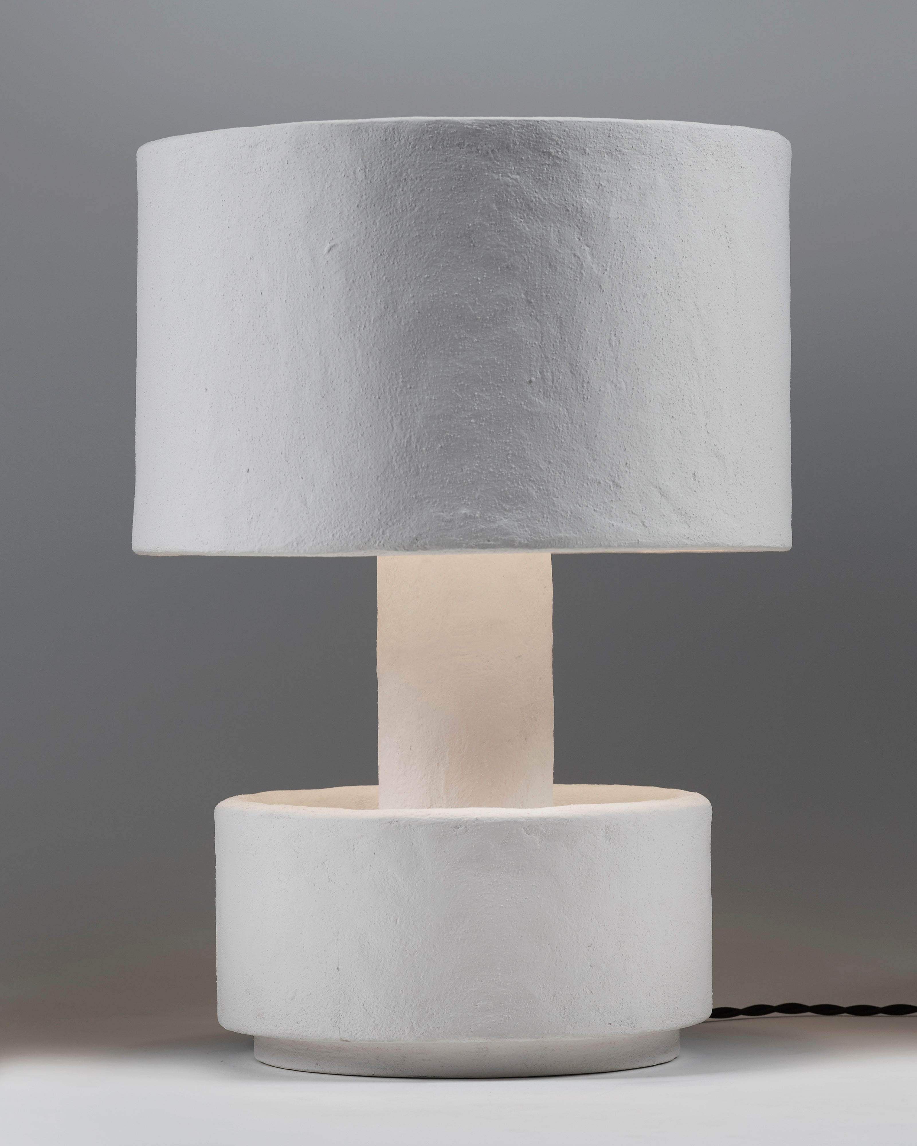 Serax Earth lampa stolní bílá papír-mâché s miskou