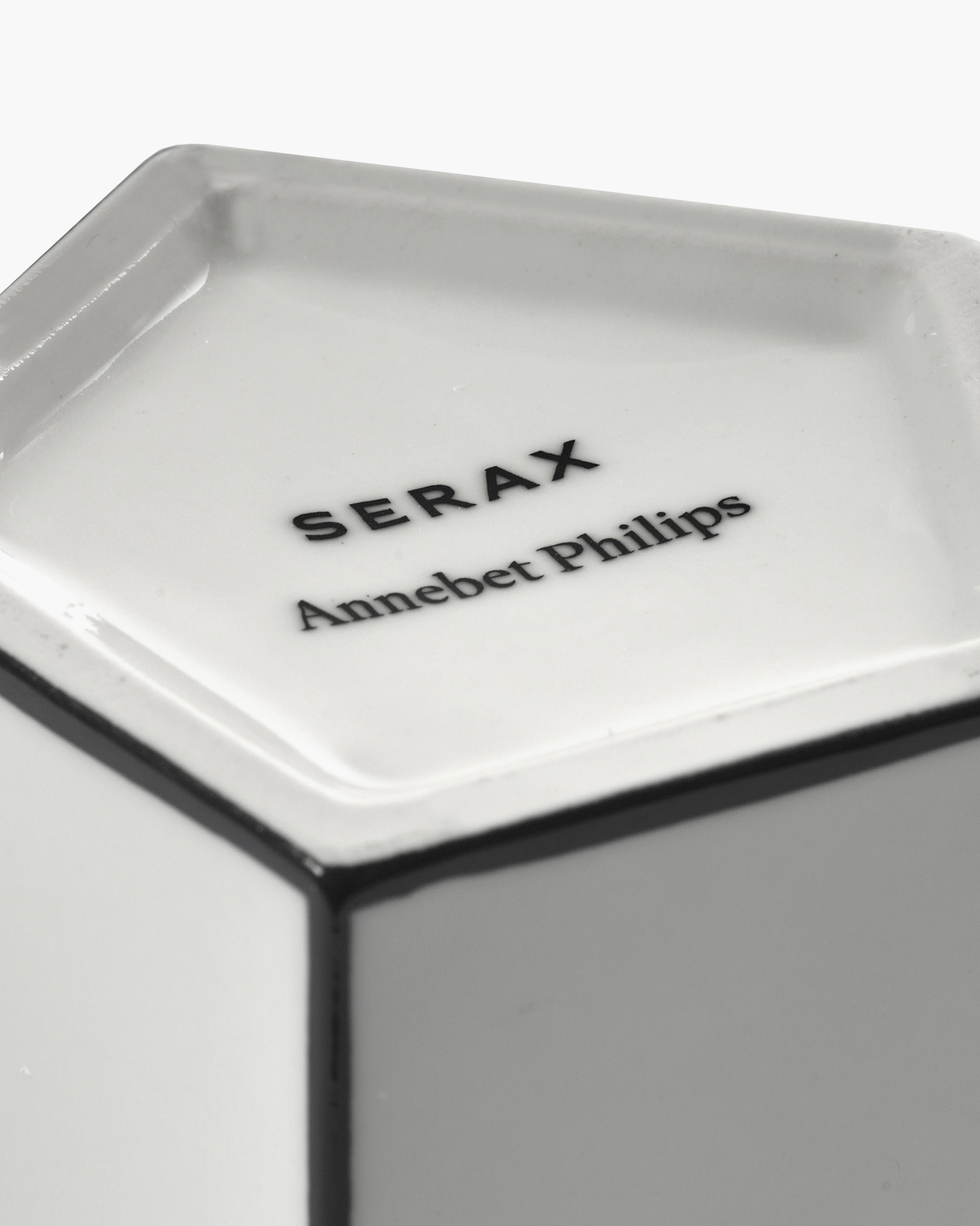 Serax Carte Blanche váza S porcelánová bíločerná