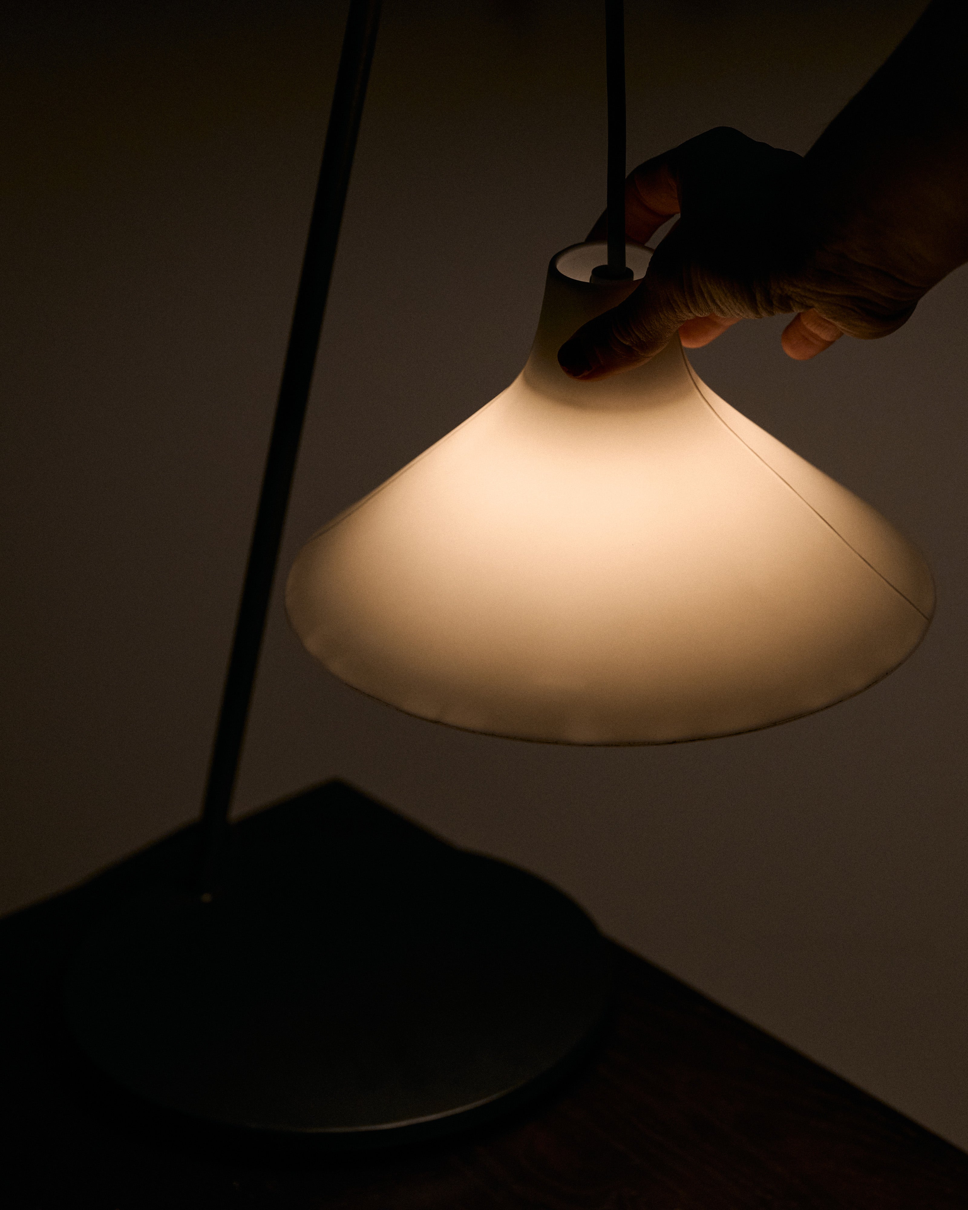 Serax Seam stolní lampa bílá porcelánová