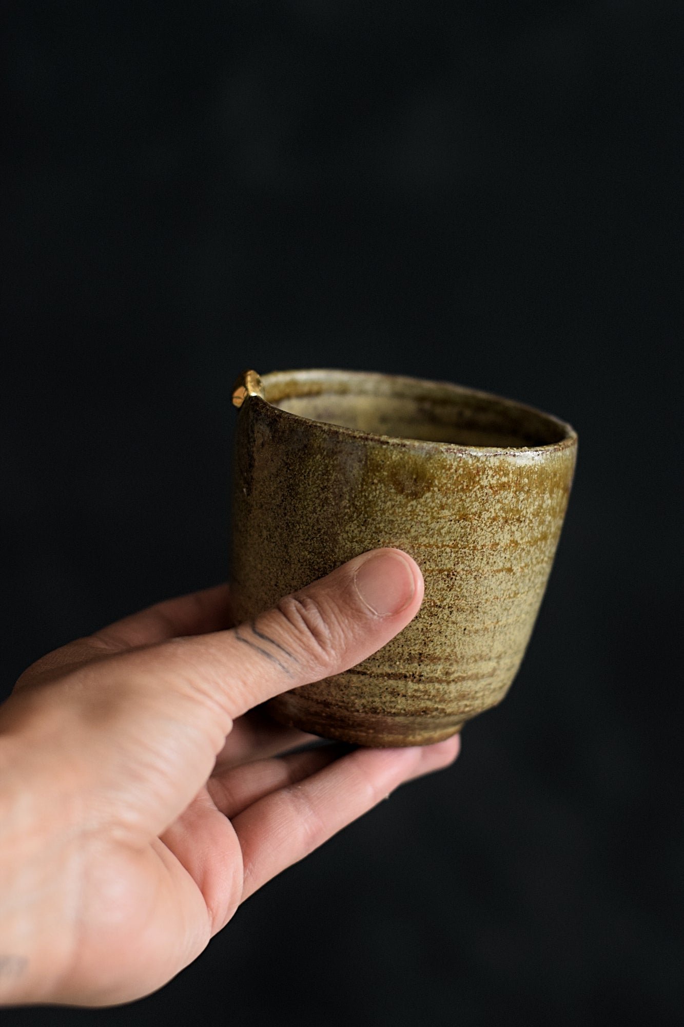 Terra Ceramics Prague Mamatchas šálek zelený 200 ml se zlatem