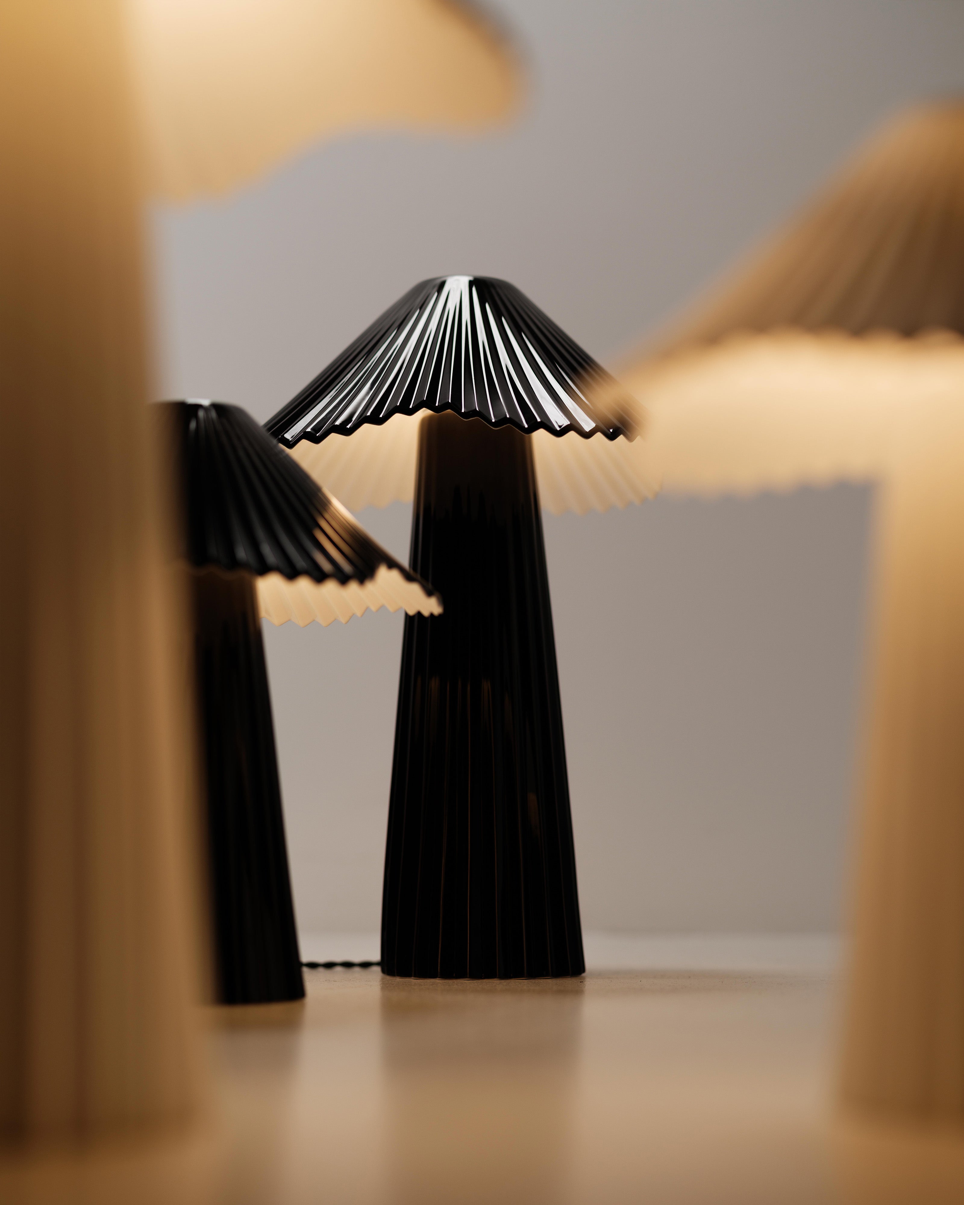 Serax Uala S stolní lampa porcelánová černobílá
