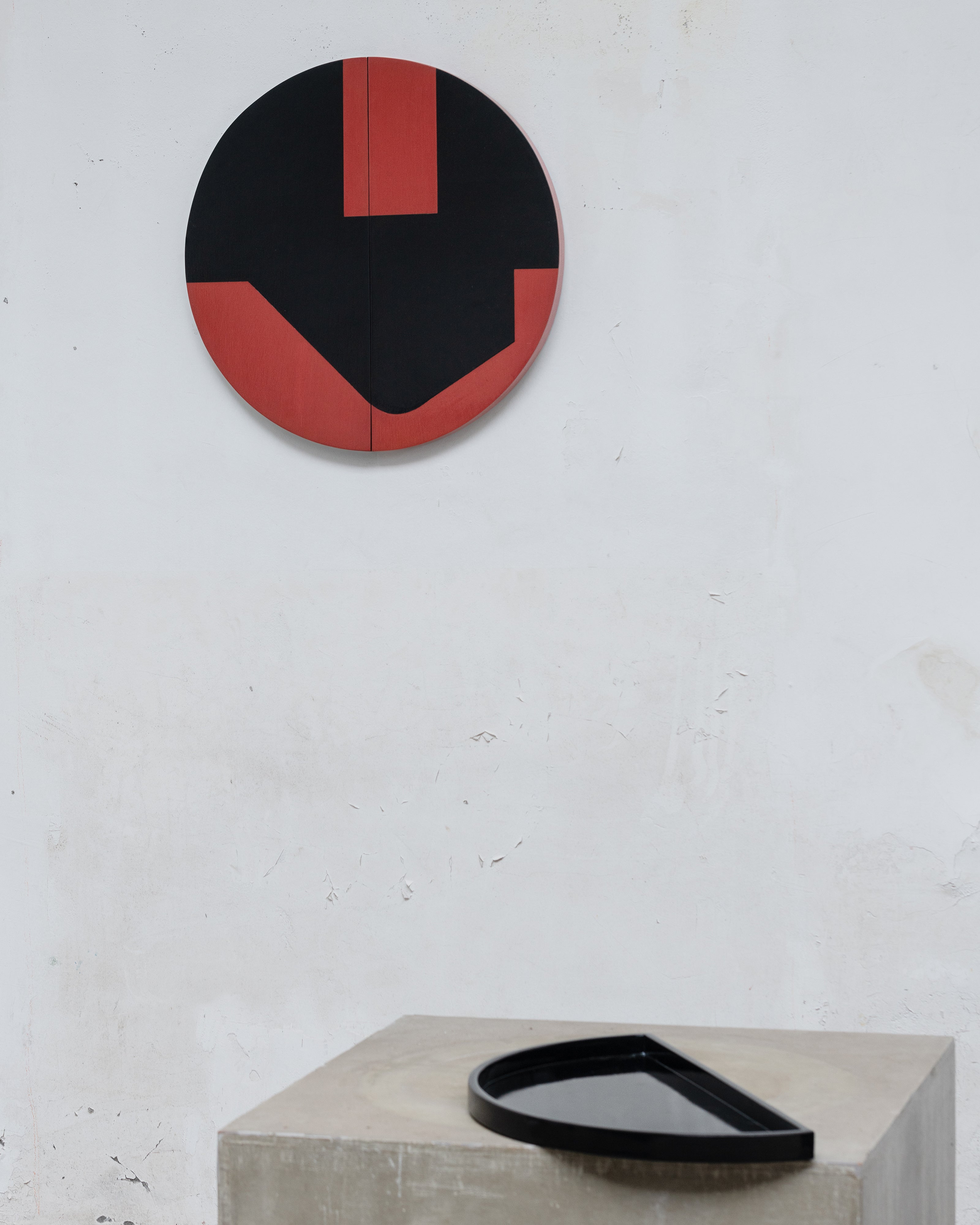 Serax Endo podnos černo-červený Bauhaus