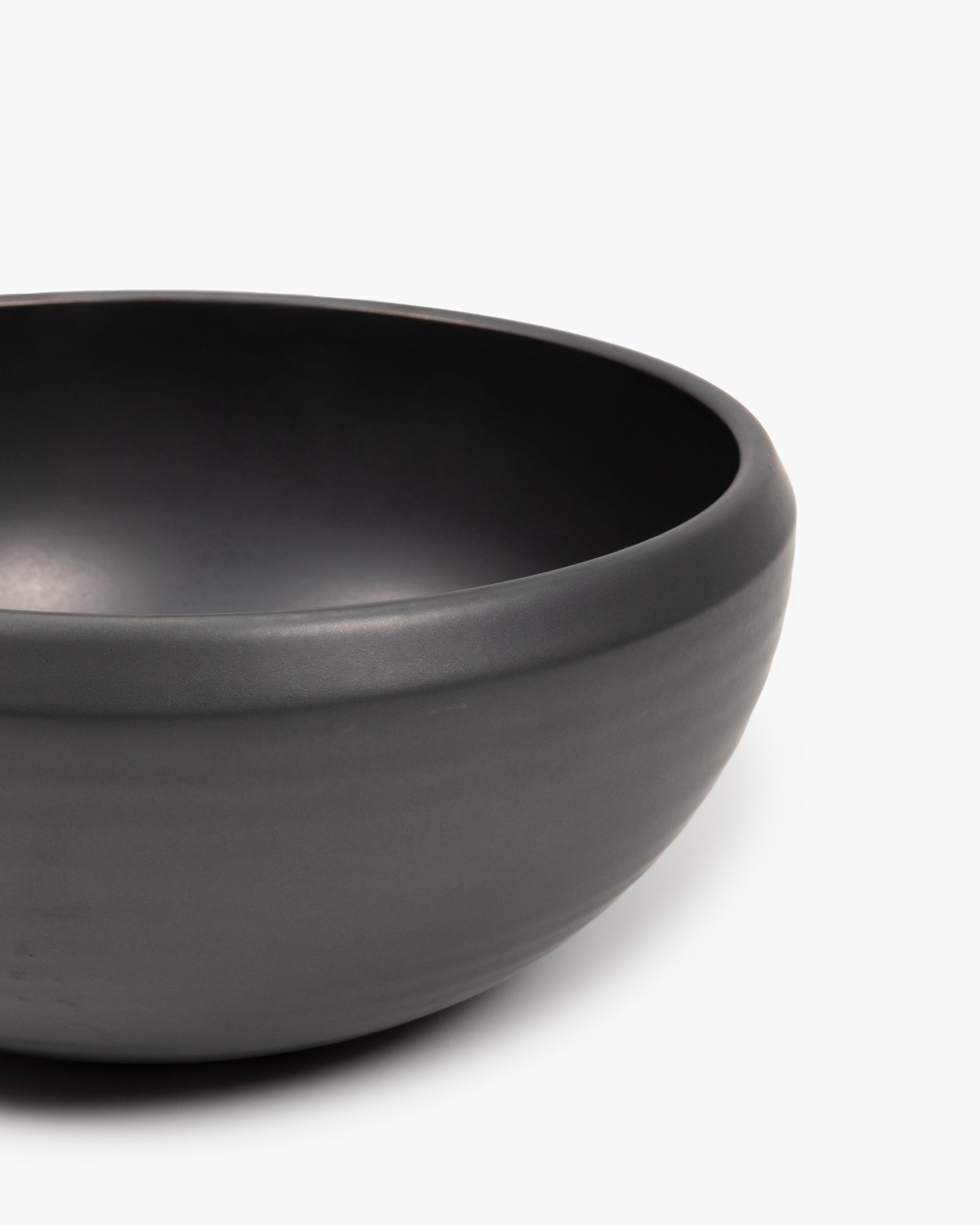 Serax Pure Bowl L mísa černá kamenina