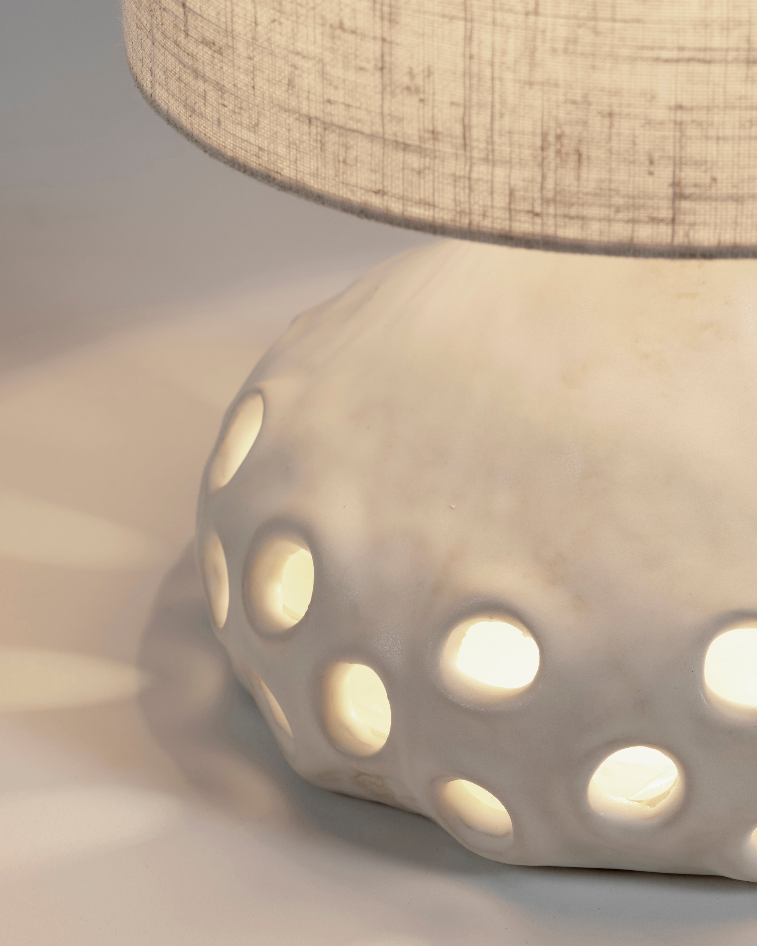 Serax Oya 01 stolní lampa béžová lnená