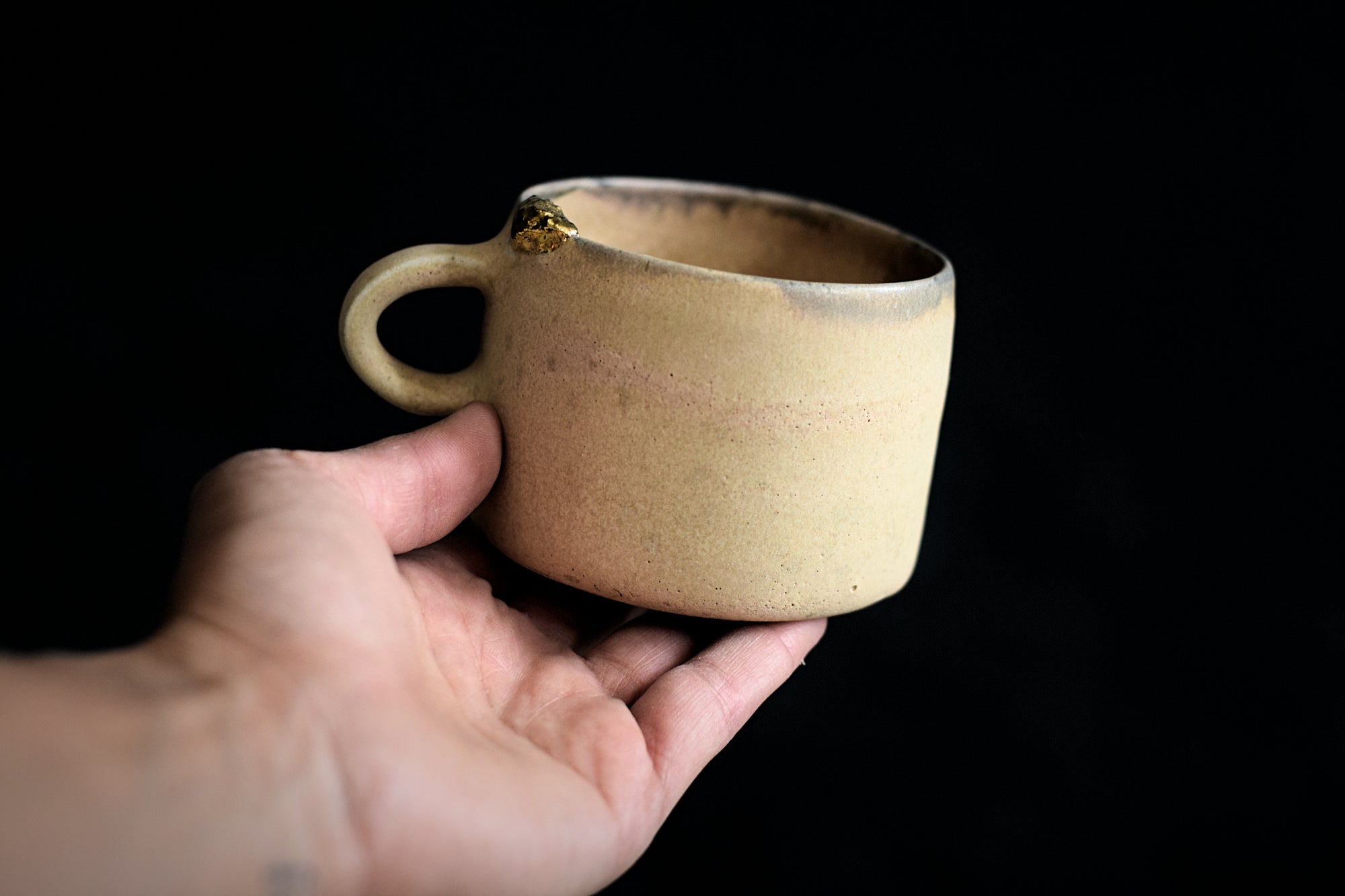 Terra Ceramics Prague CHIMCHIMS hrnek La petite cheminée 300 ml béžový