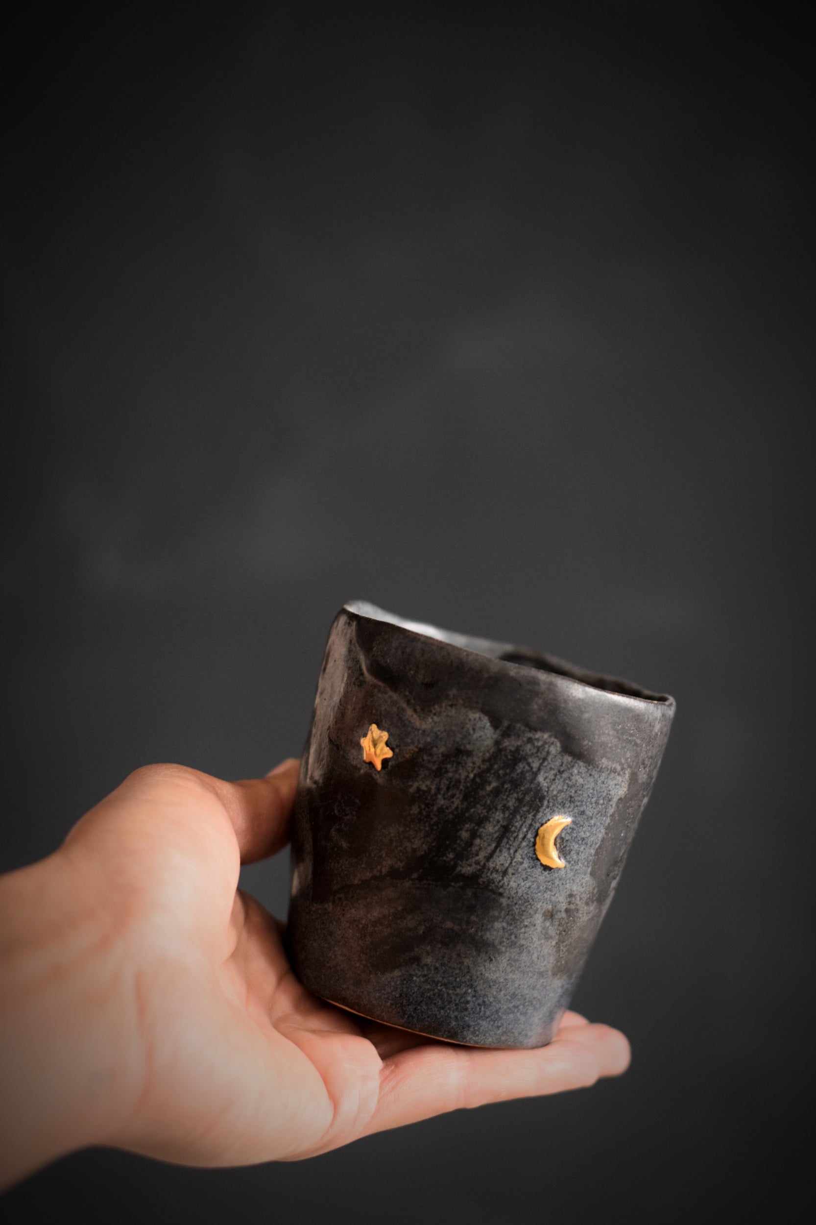 Terra Ceramics Prague Ziggy hrnek 250 ml charcoal hvězda
