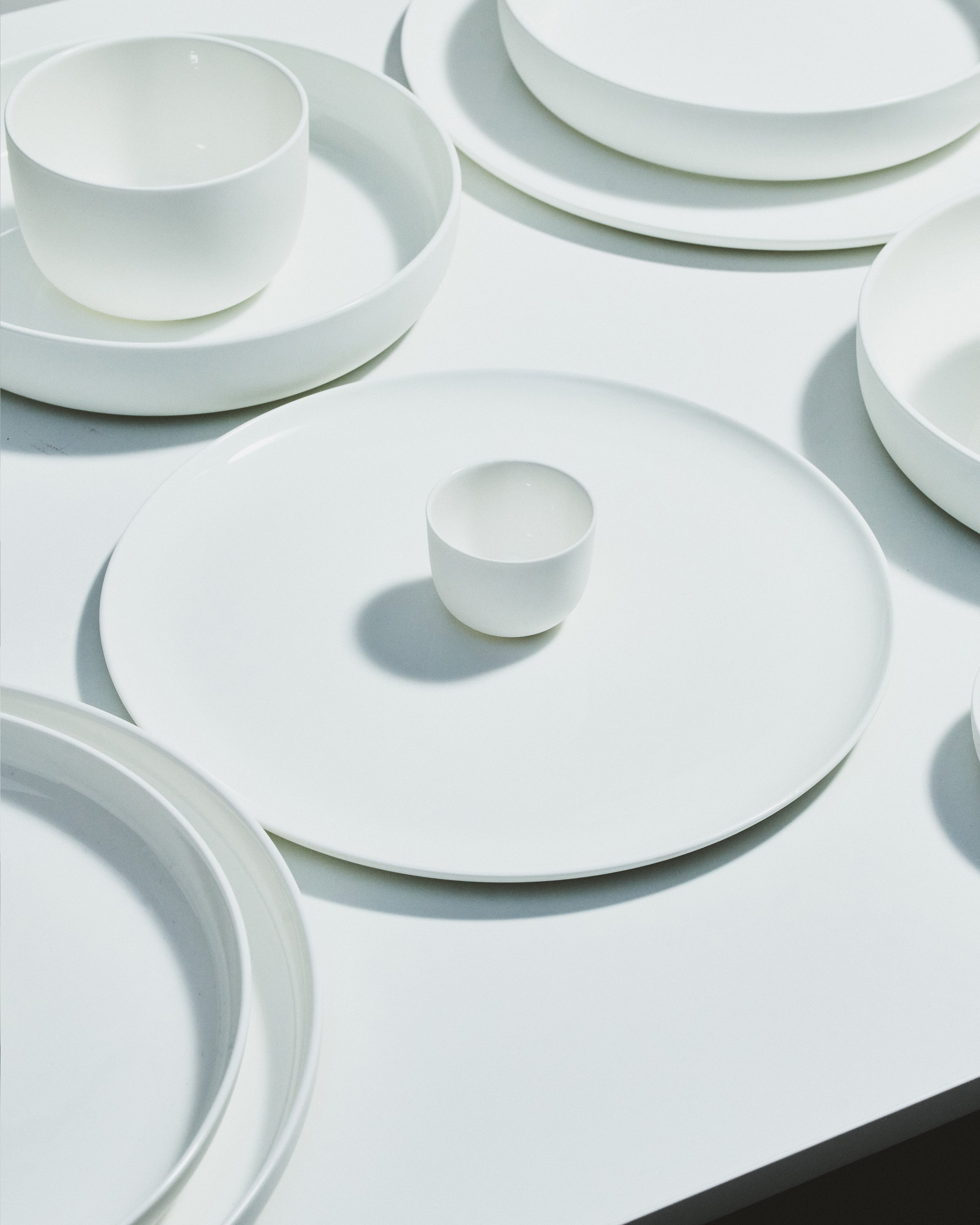 Serax Base High servírovací talíř bílý porcelánový