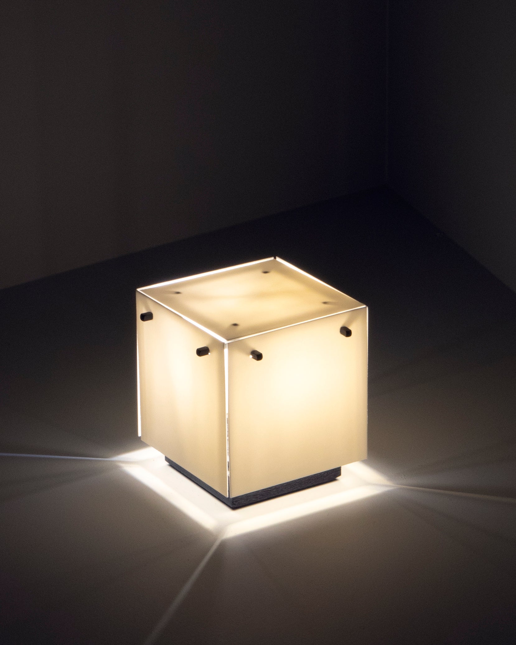 Serax Laslo S stolní lampa černobílá