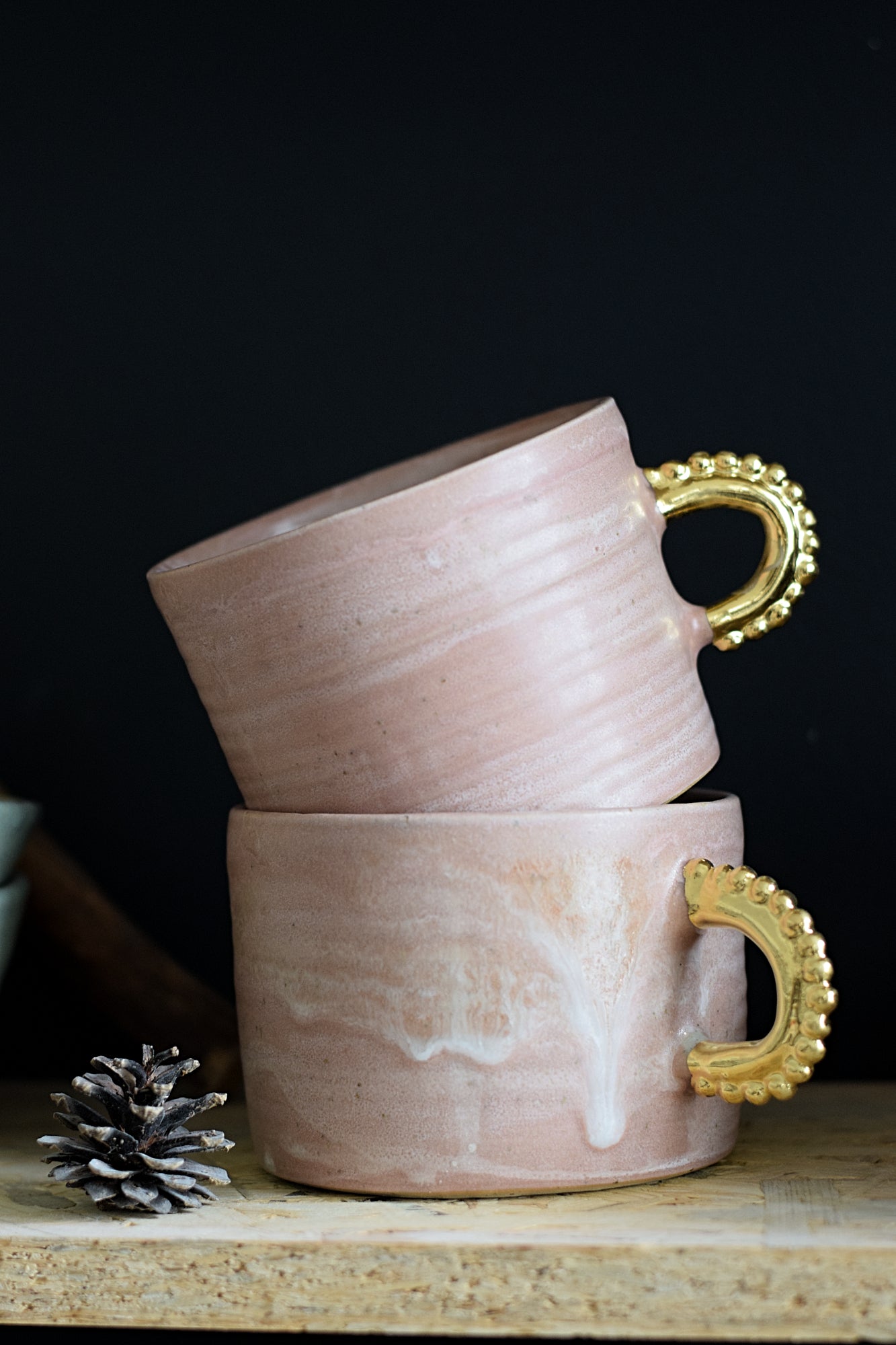 Terra Ceramics Aya velký hrnek 410 ml růžový perly zlato