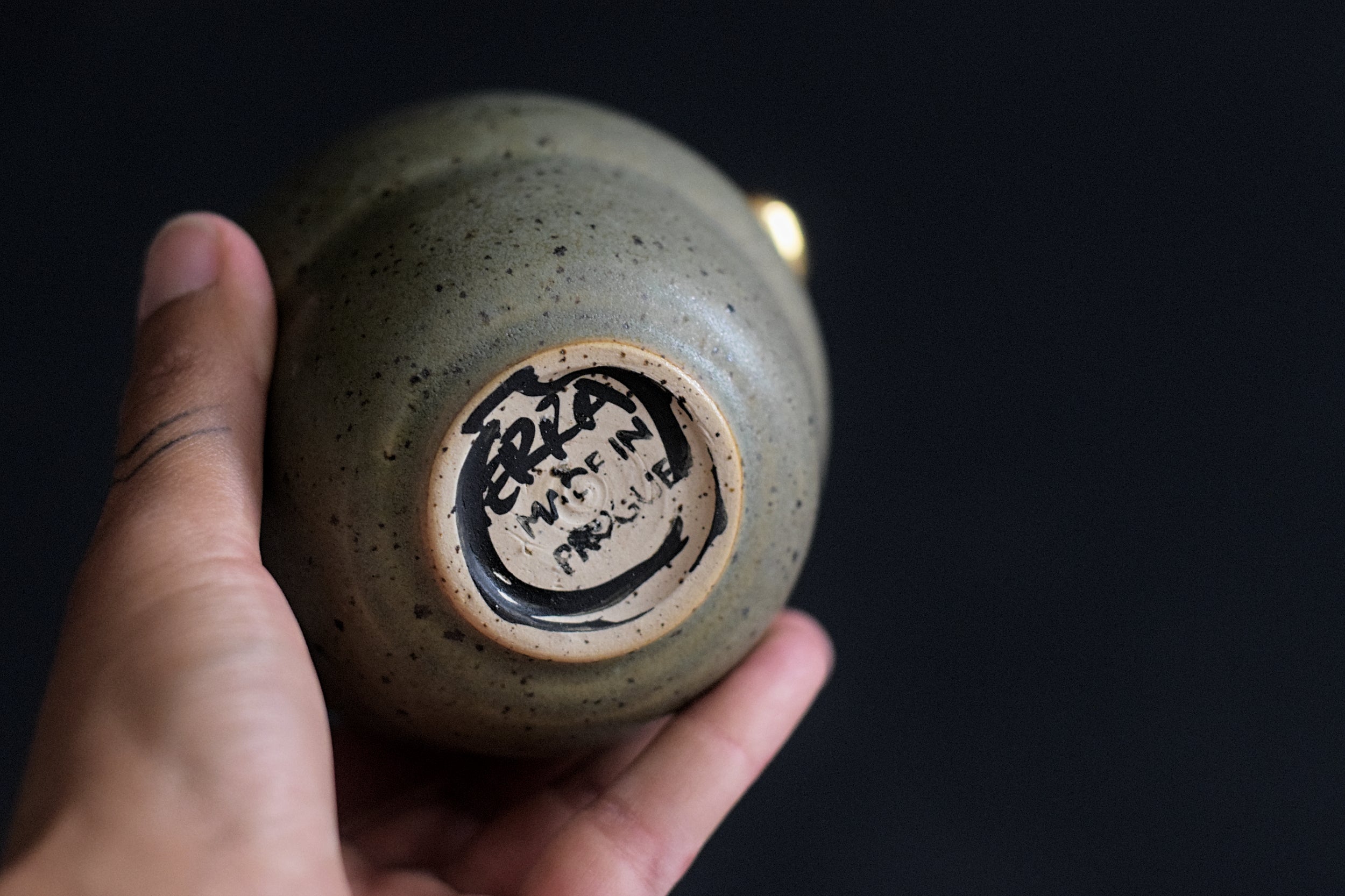 Terra Ceramics Prague SIA šálek 200 ml mechová zeleň perla