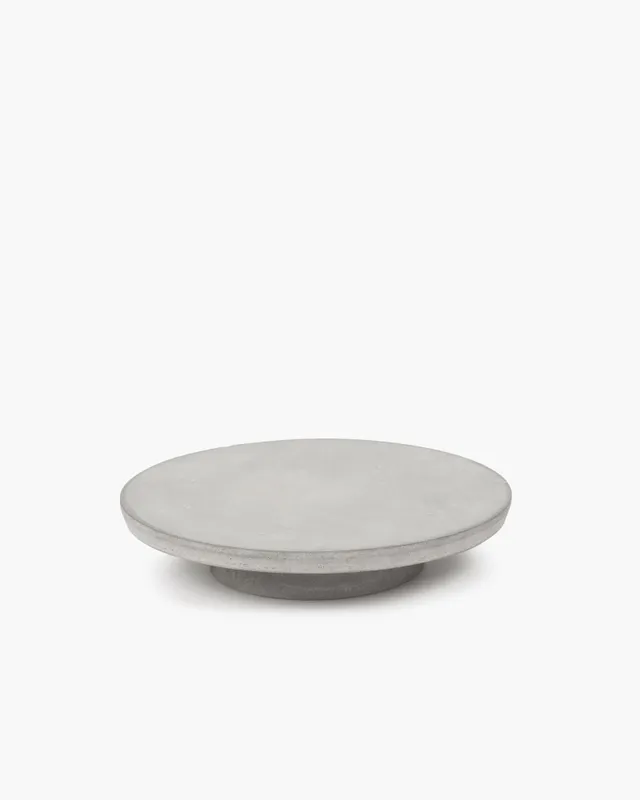 Serax Simple Plate S stojan na dort šedý beton