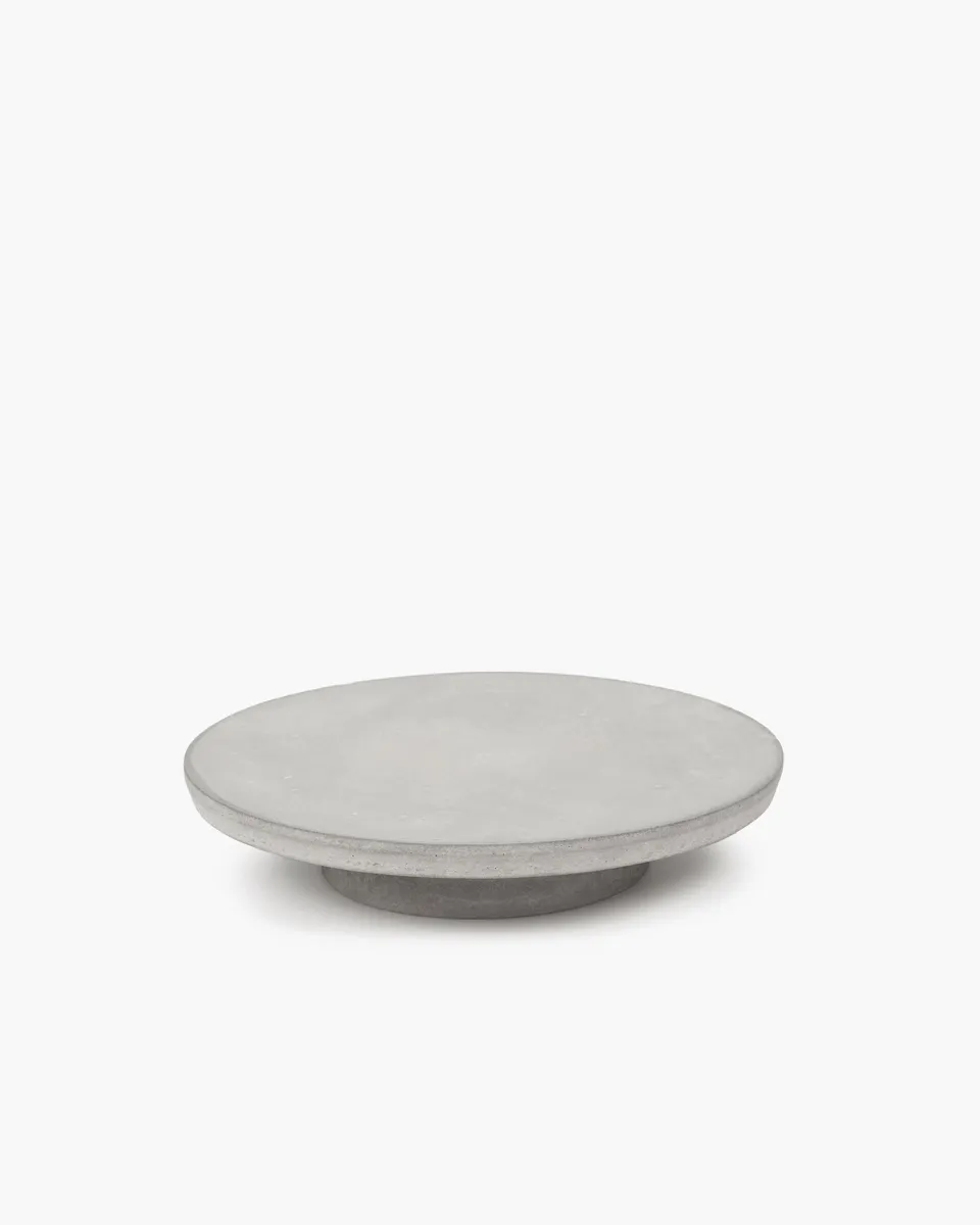Serax Simple Plate S stojan na dort šedý beton