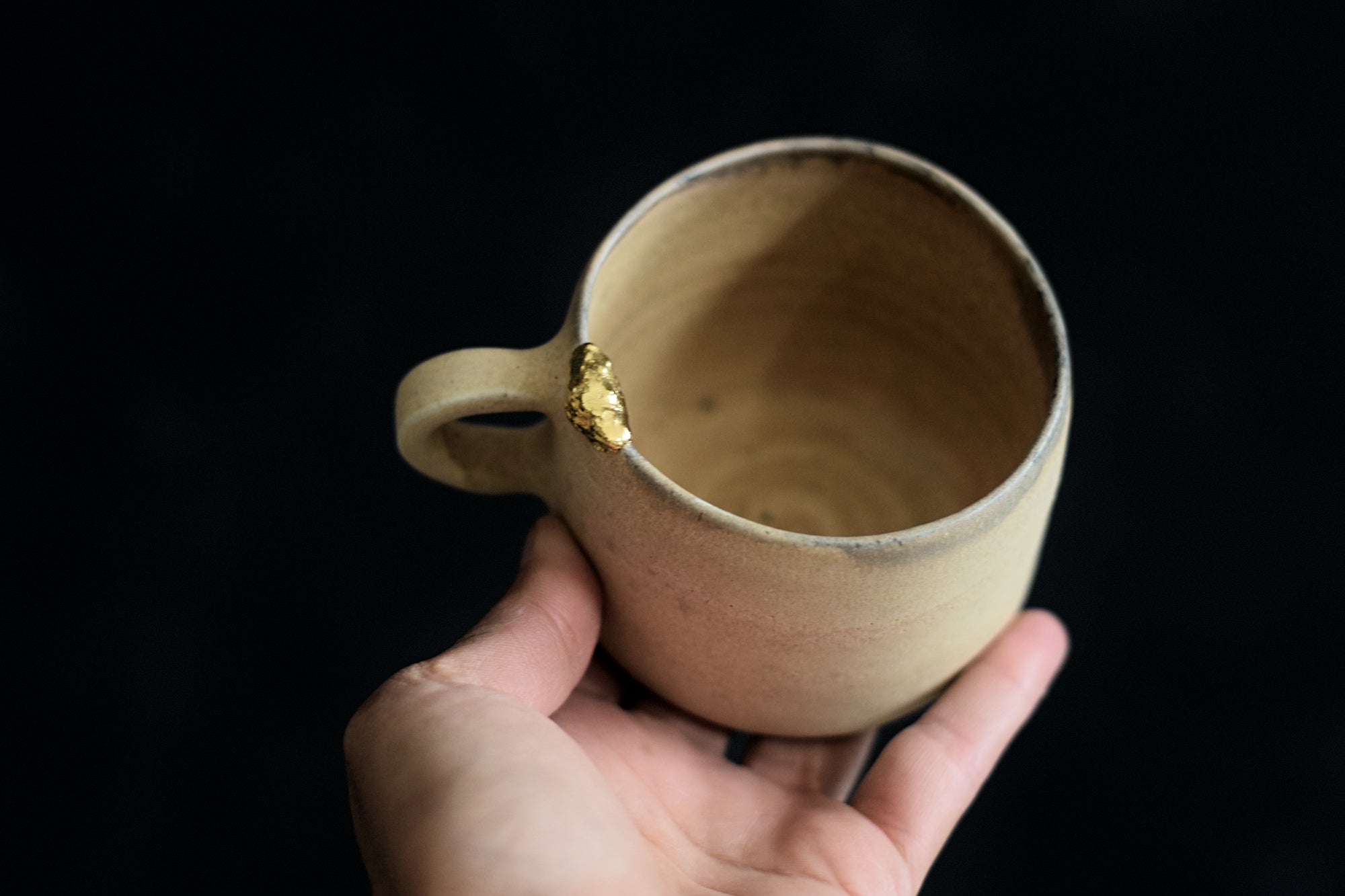 Terra Ceramics Prague CHIMCHIMS hrnek La petite cheminée 300 ml béžový