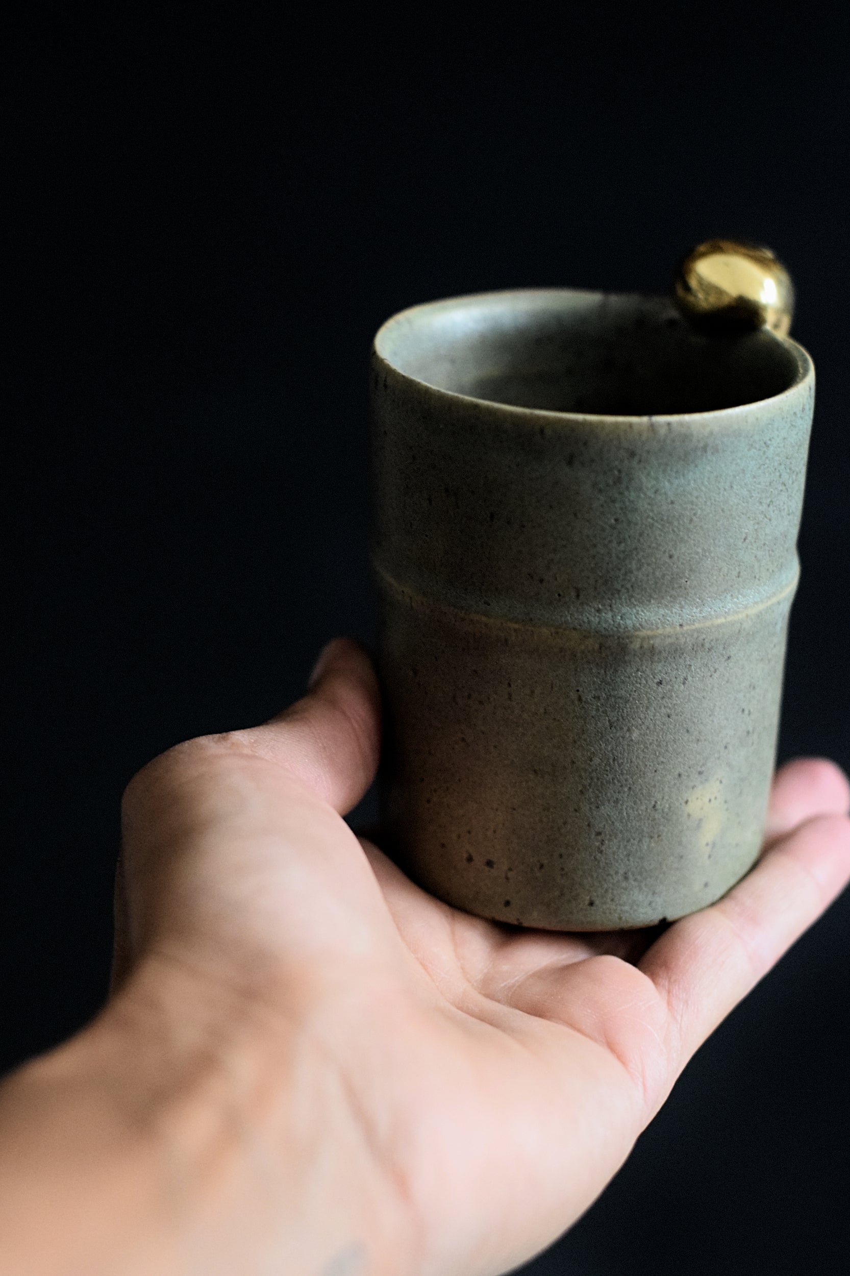 Terra Ceramics Prague TAK šálek 200 ml mechová zeleň perla