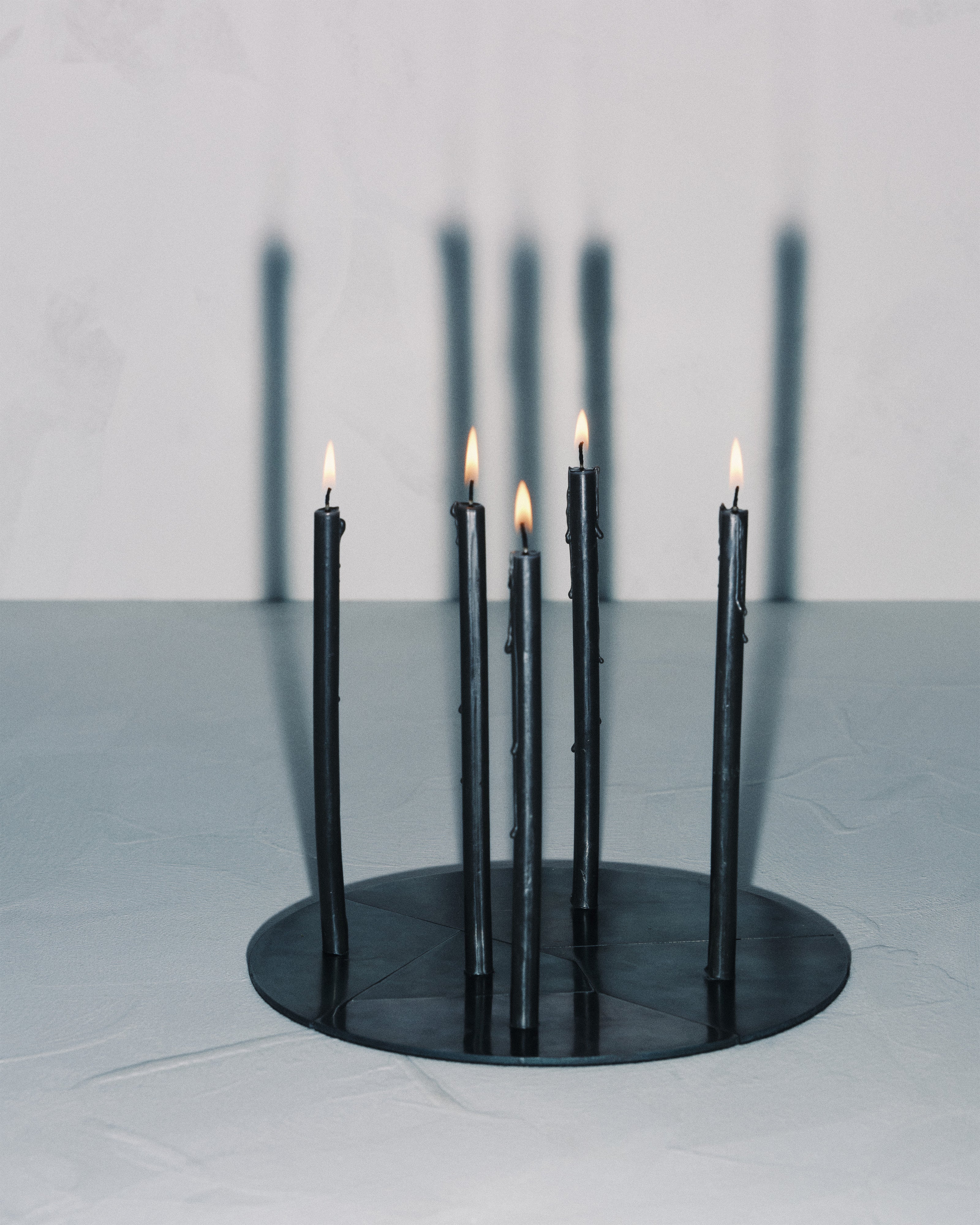 Serax Candelabra svícen černý modrá ocel
