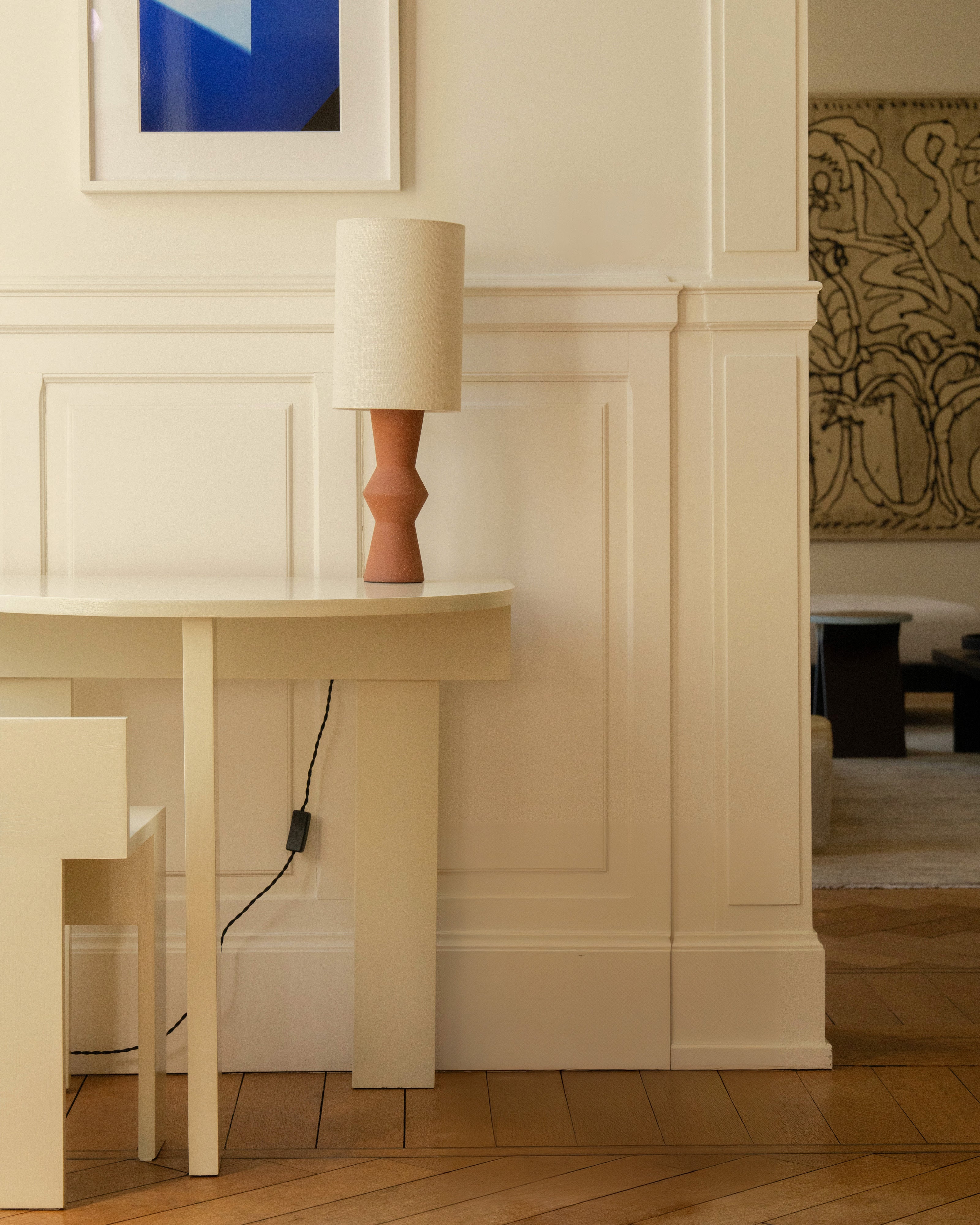Serax Marie-Ann stolní lampa cihlová s lněným stínidlem