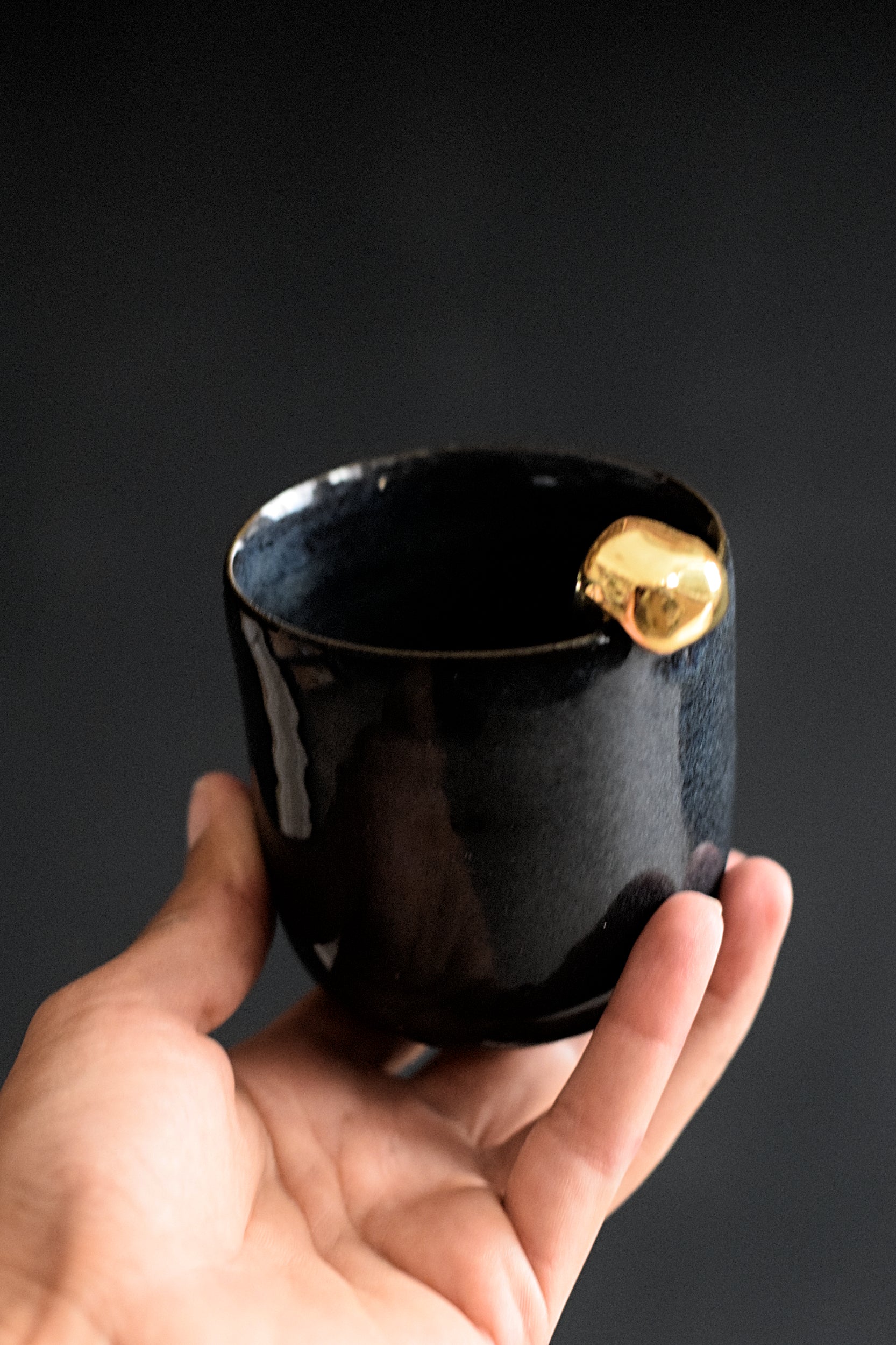 Terra Ceramics Prague Yuri hrnek 200 ml modrý zlatá perla