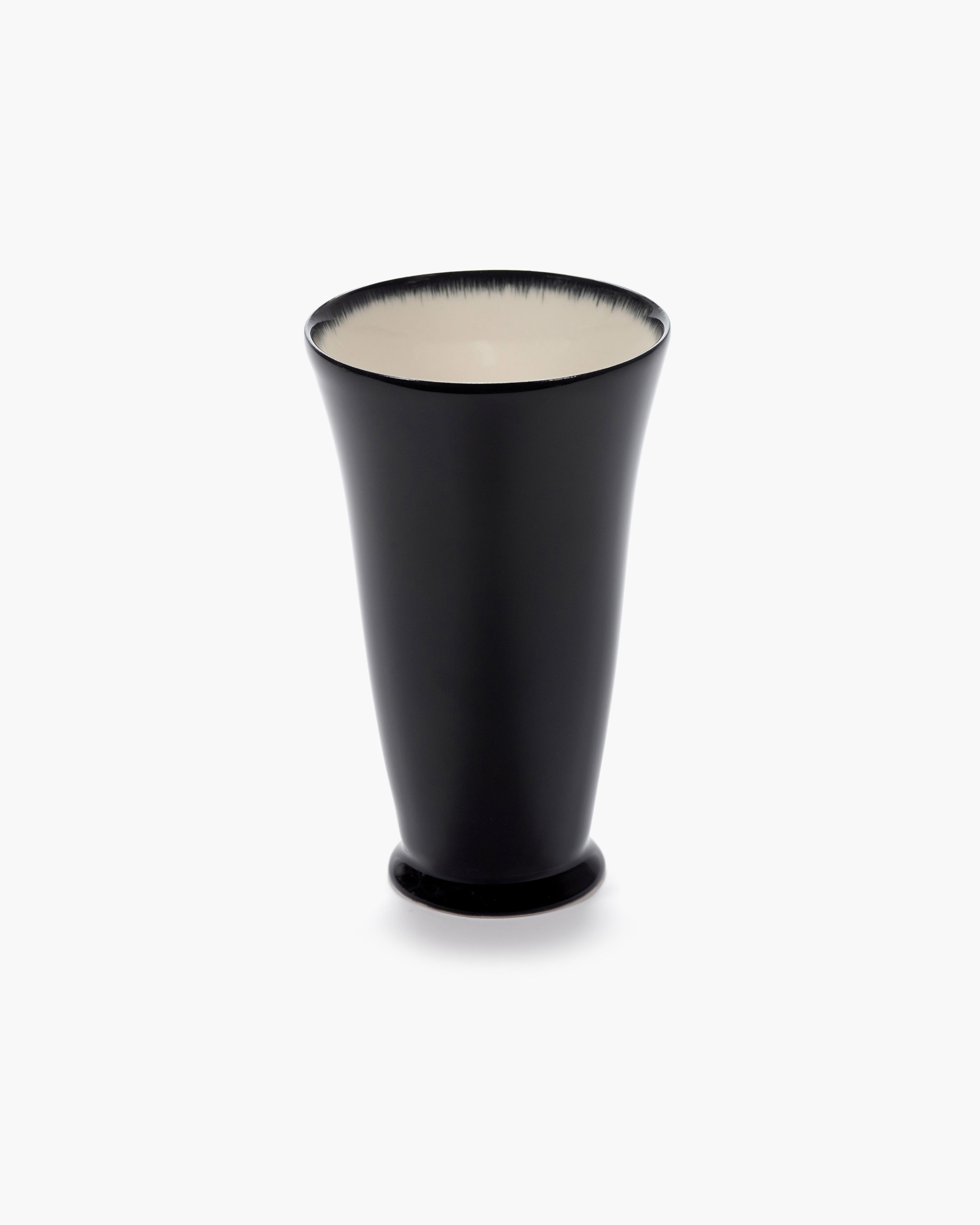 Serax Dé hrnek porcelánový bíločerný dégradé