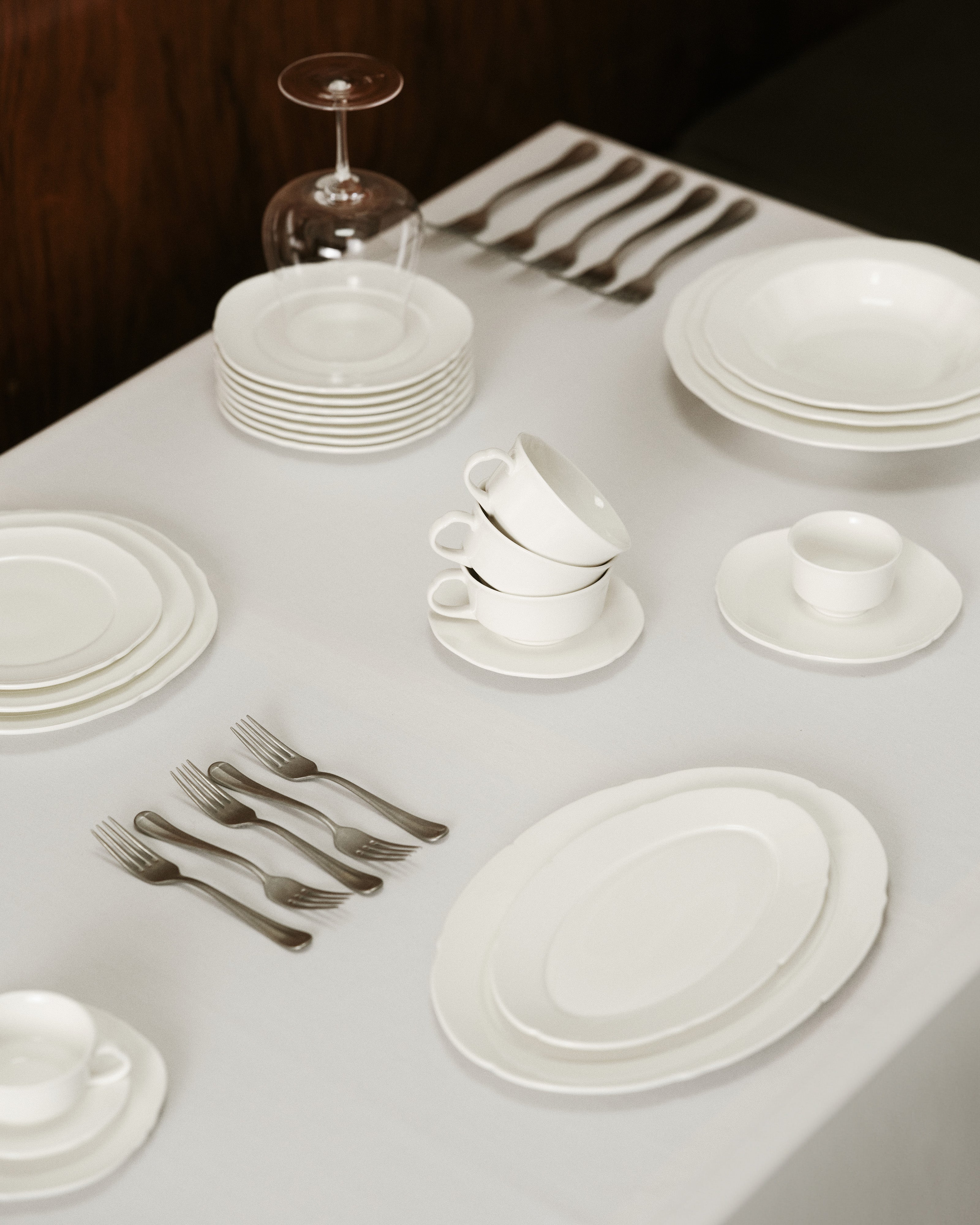 Serax Silhouette oválný talíř M bílý porcelán