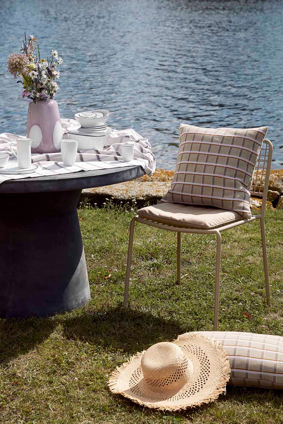 Broste Copenhagen Fiber Table zahradní stůl venkovní