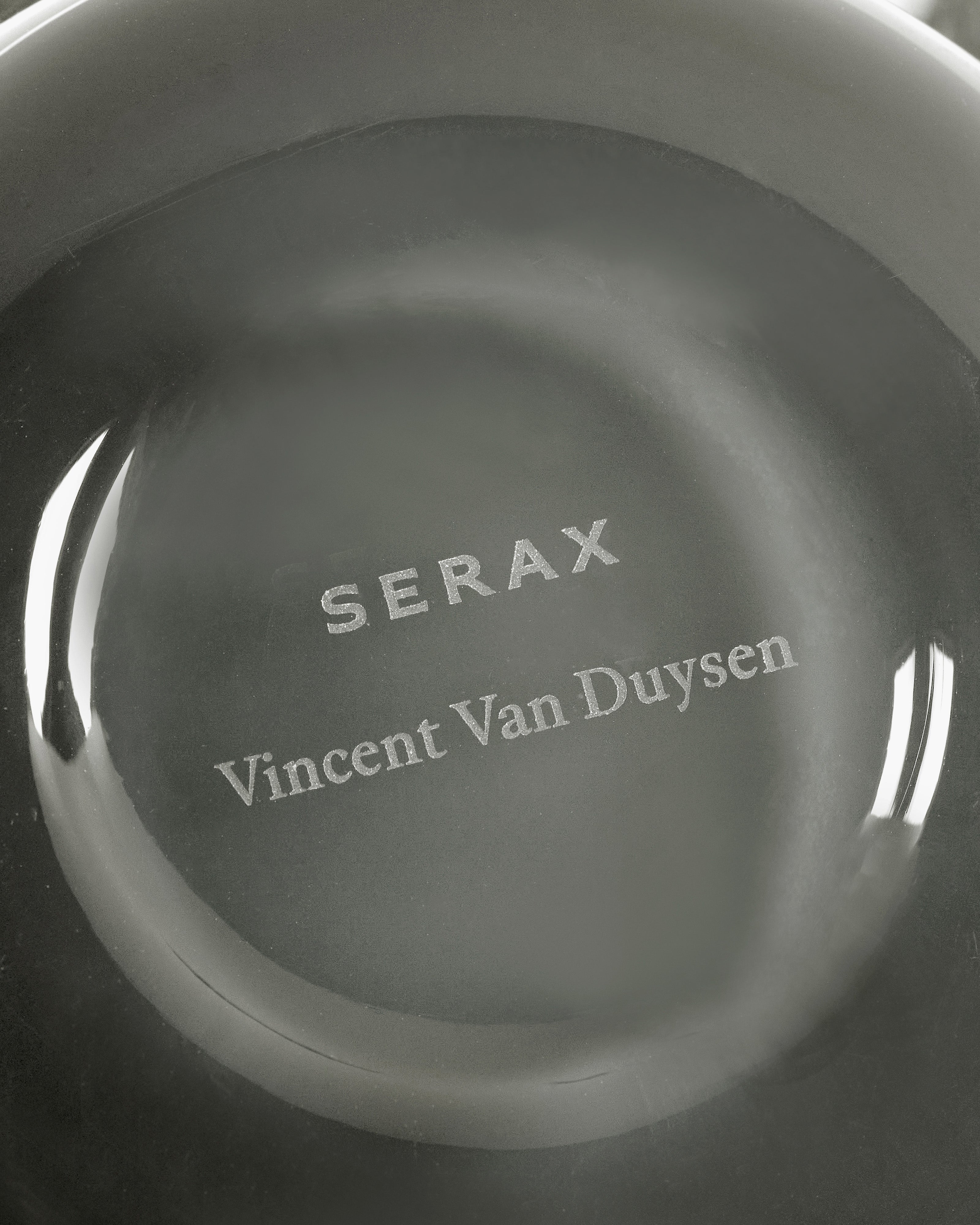 Serax Antwerp vonná svíčka S kouřově šedá kardamom