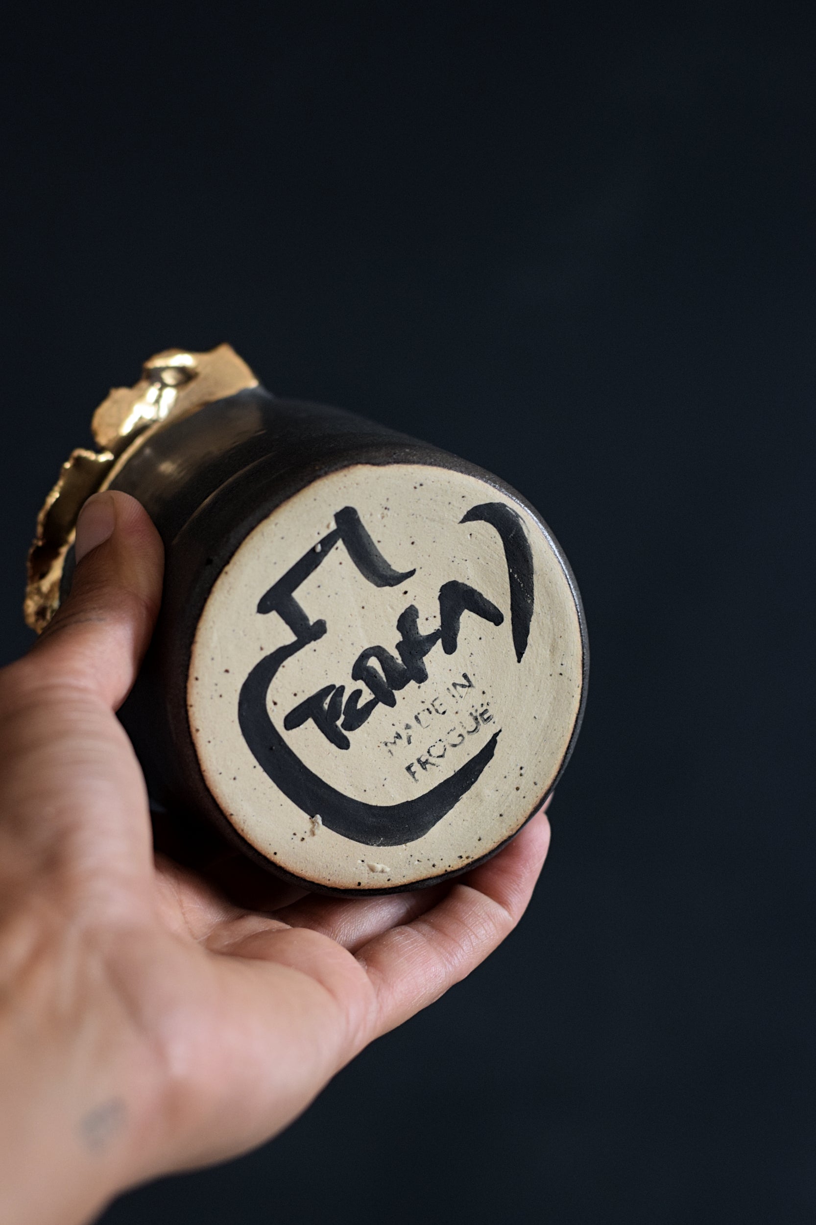 Terra Ceramics Prague Enya hrnek 250 ml půlnoční modř zlato