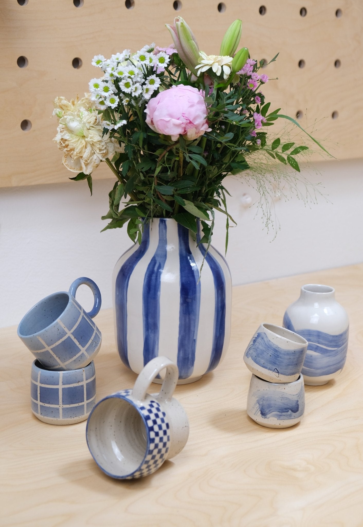VKUSE Calla Pruh váza XL 27 cm porcelánová