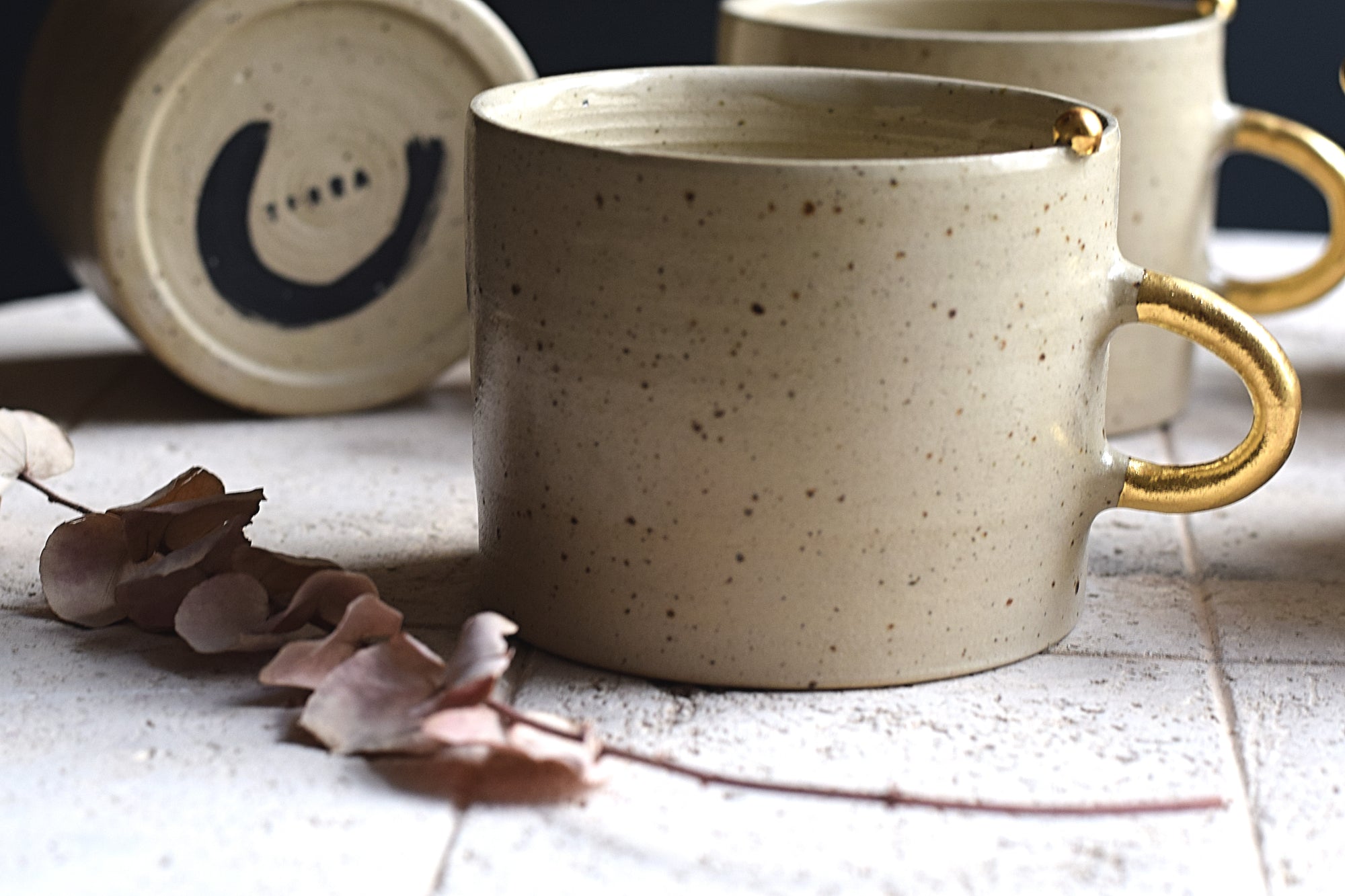 Terra Ceramics Prague AYA Beige Gold Pearls hrnek 410 ml