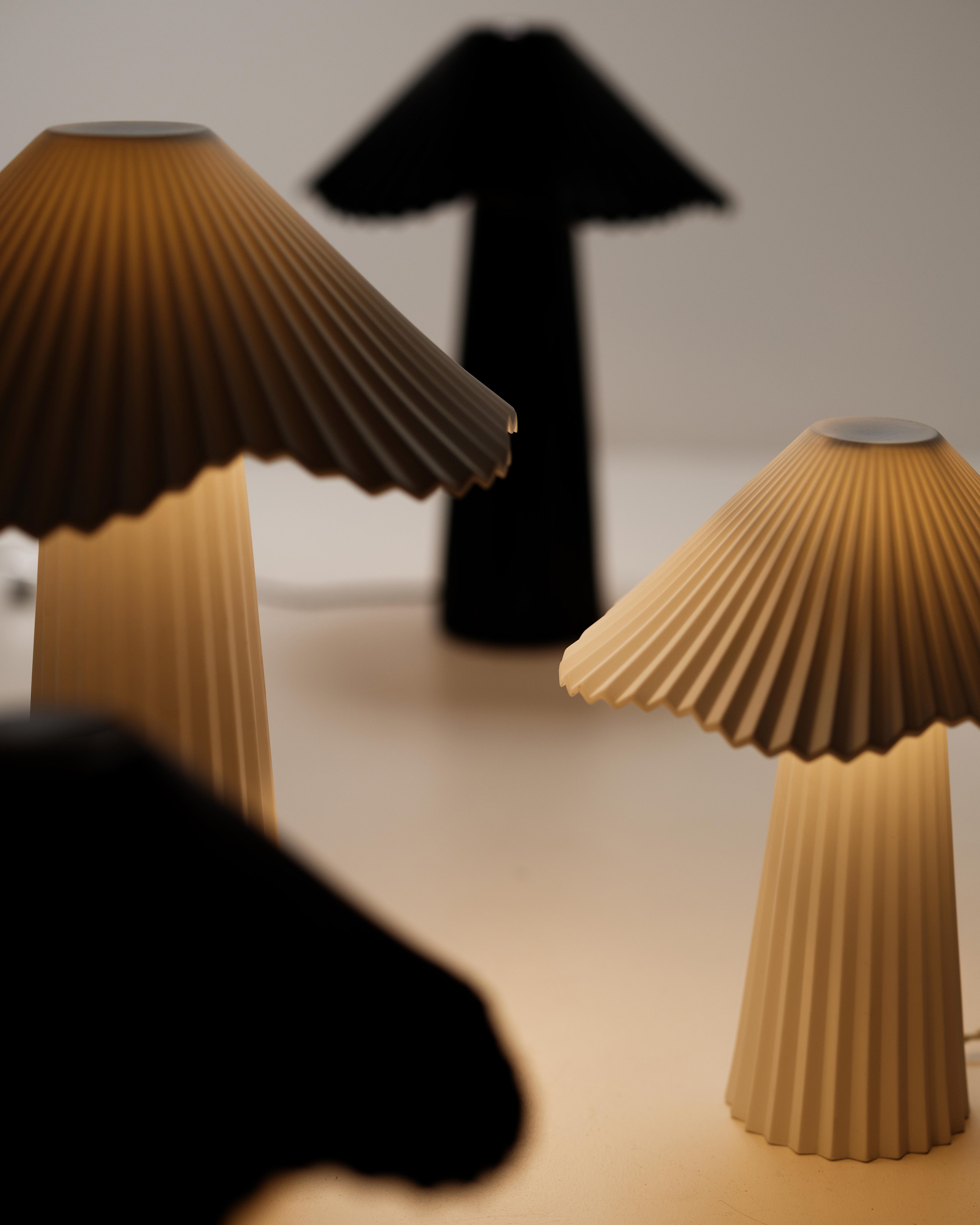 Serax Uala L lampa stolní bílá porcelánová