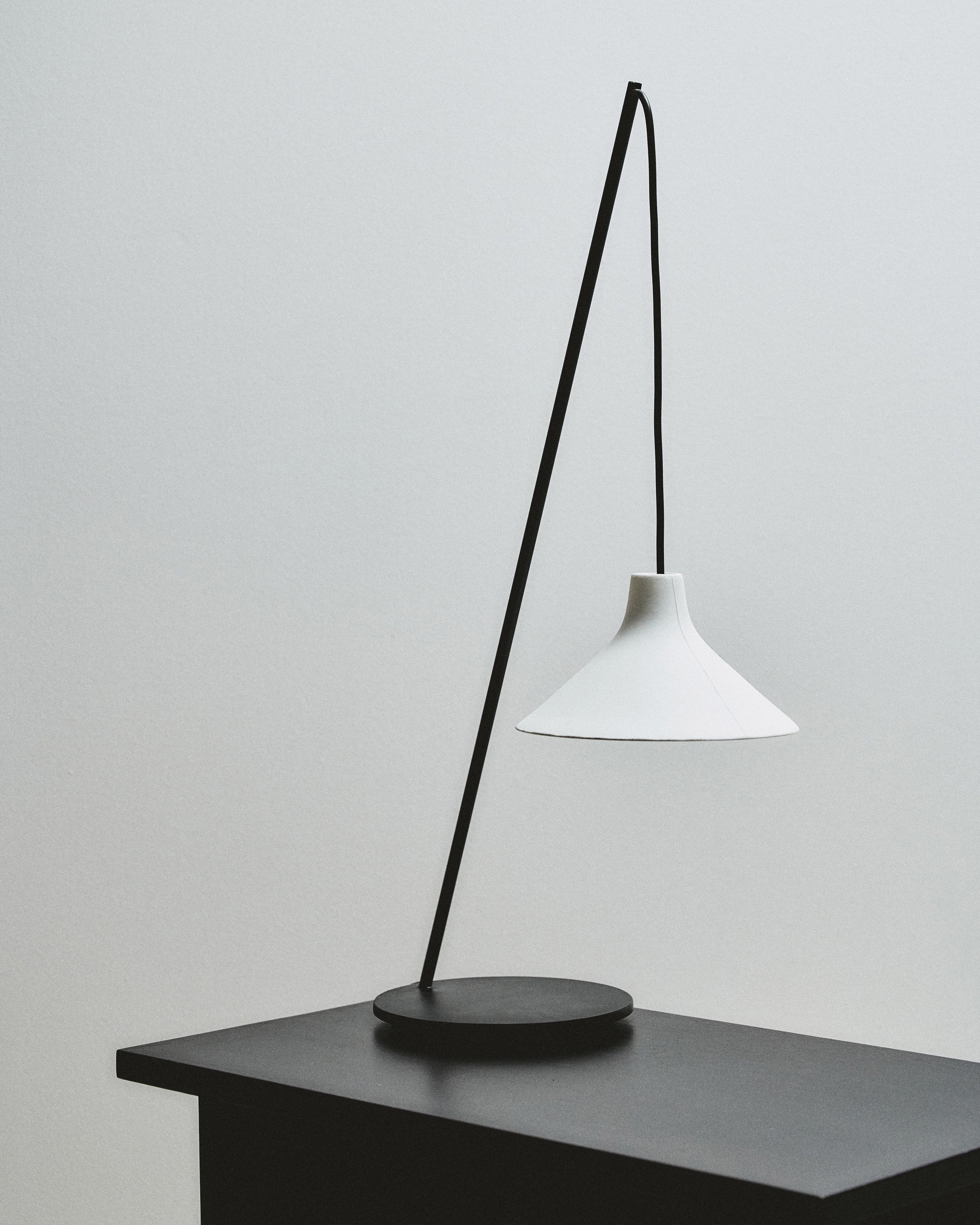 Serax Seam stolní lampa bílá porcelánová