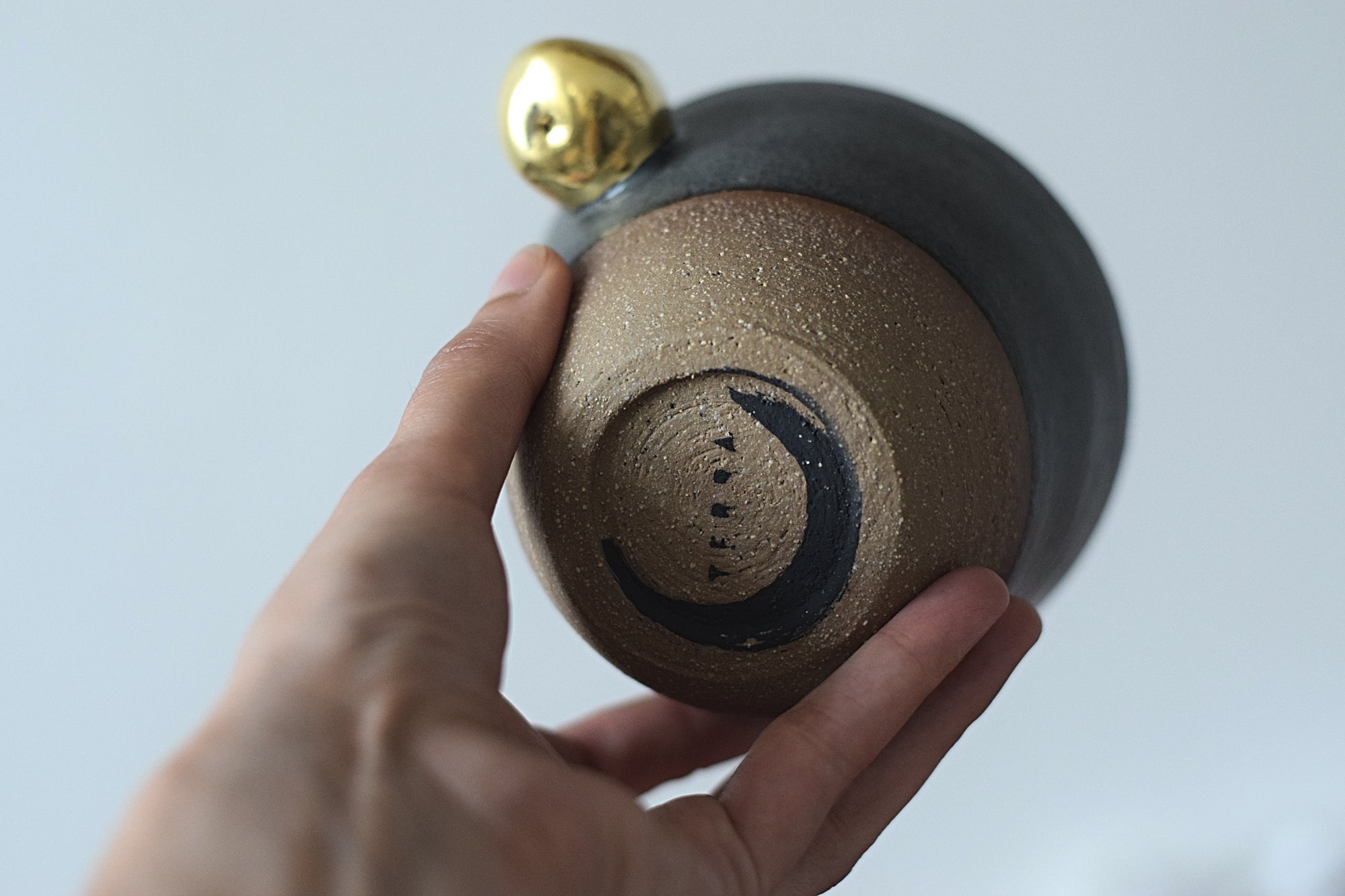 Terra Ceramics Prague BAO Gold rock šálek na kávu 250 ml černý