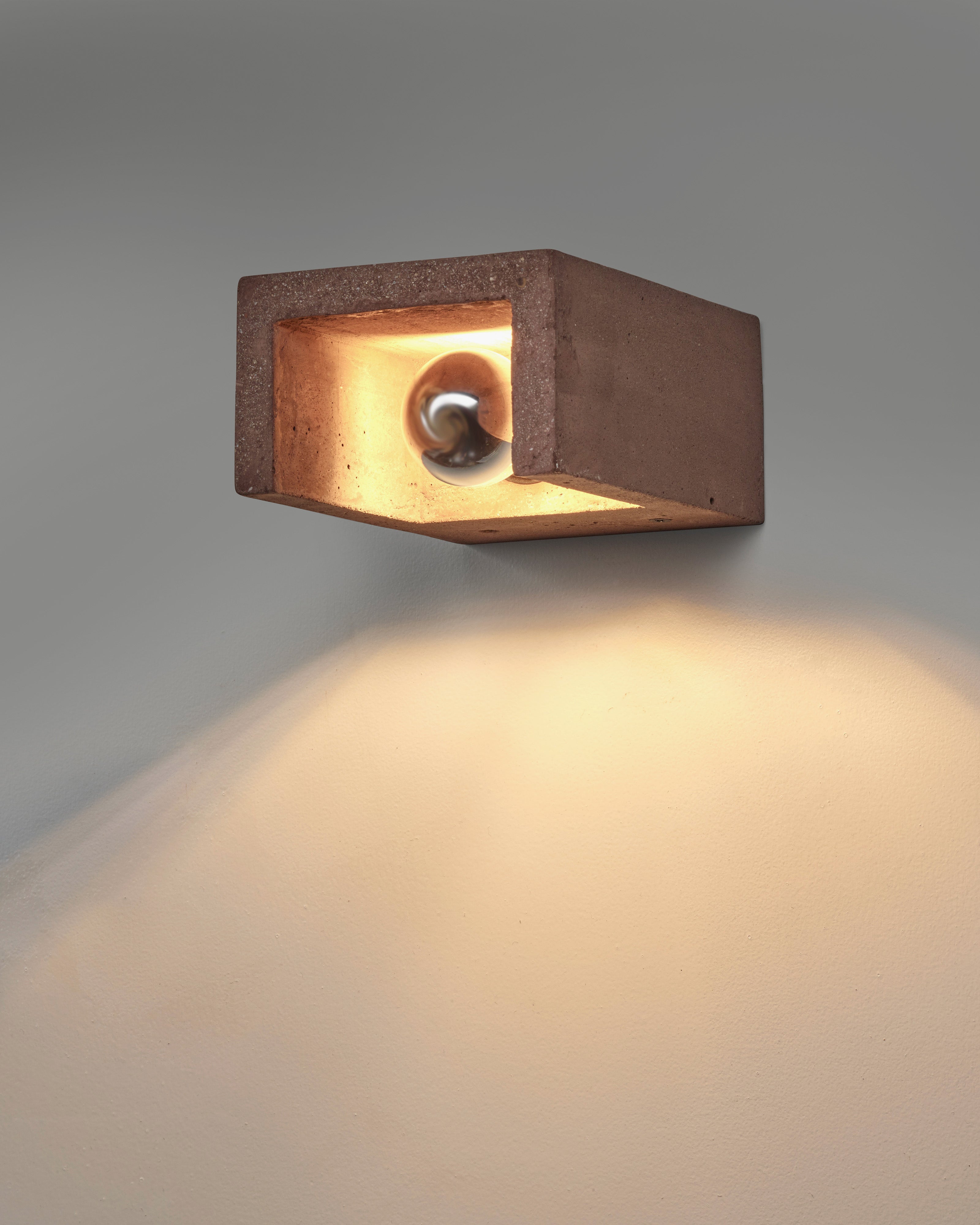 Serax Primary Shape °2 tmavě červená nástěnná lampa