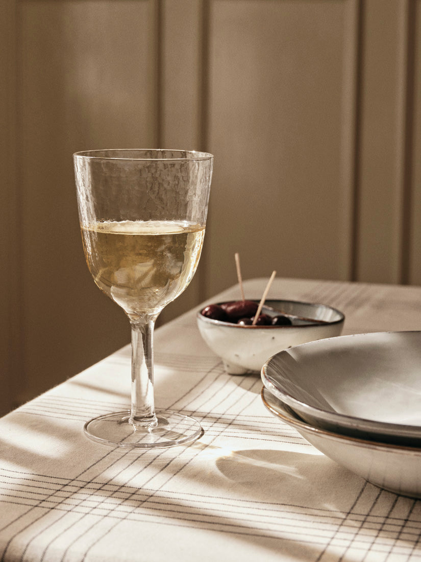 Broste Copenhagen Hammered sklenice na bílé víno