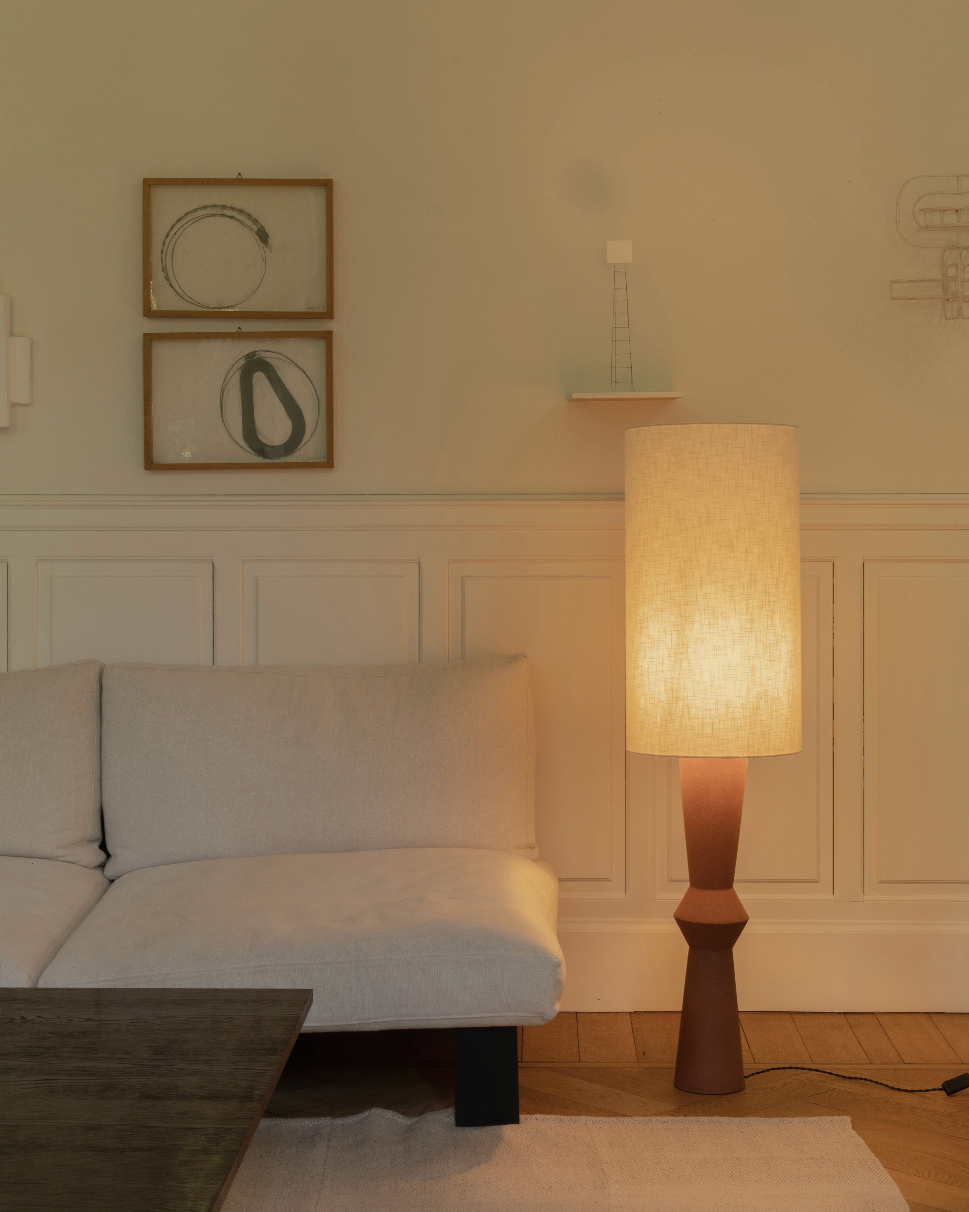 Serax Marie-Ann stojací lampa cihlově červená