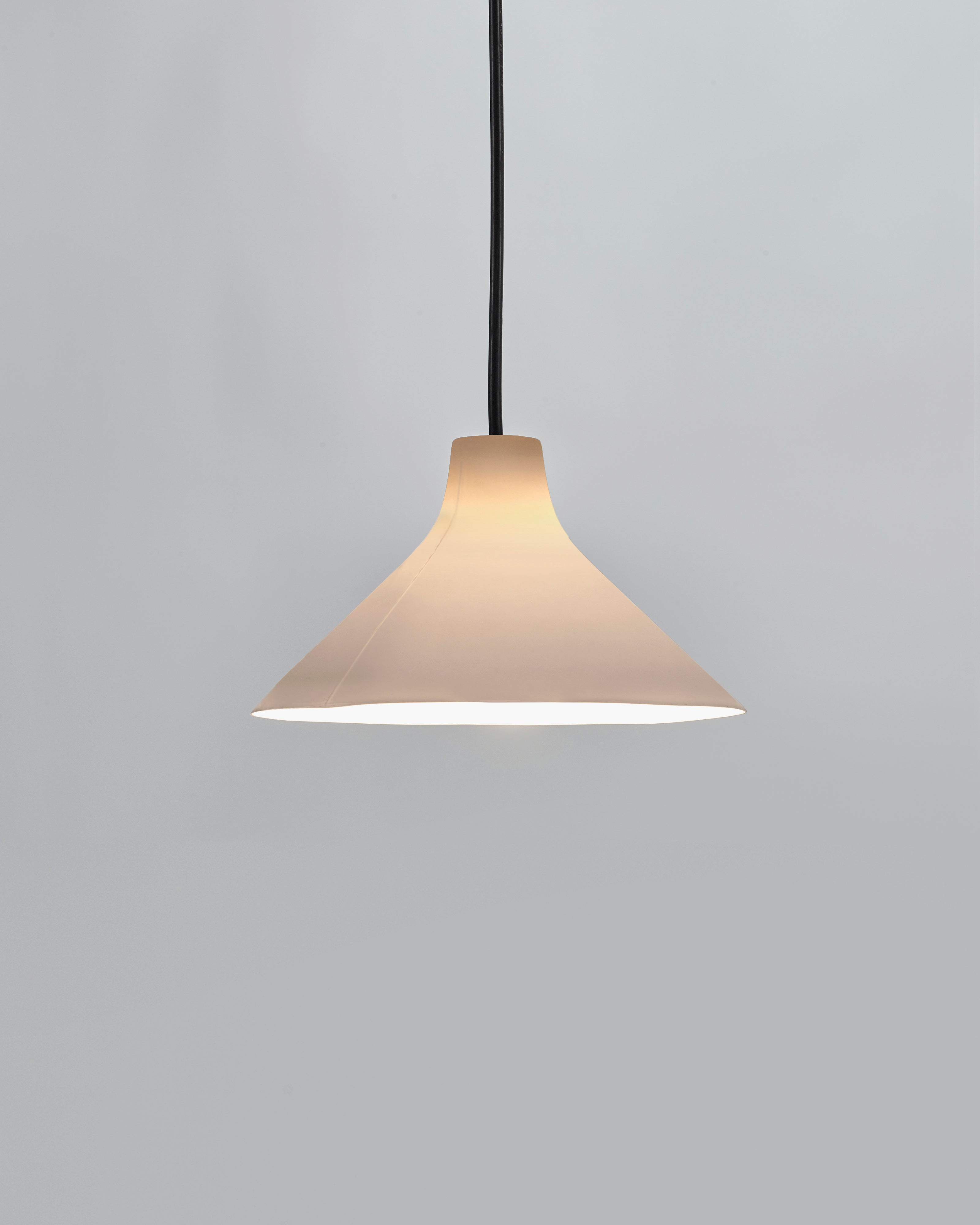 Serax Seam S závěsná lampa bílá porcelánová